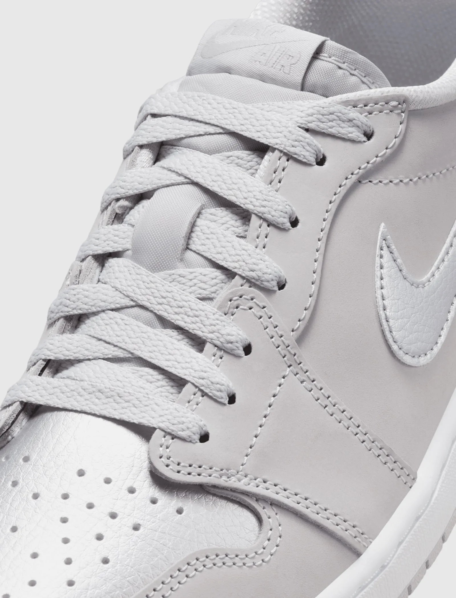 AIR JORDAN 1 LOW OG "METALLIC SILVER" Busy Path Play Hard