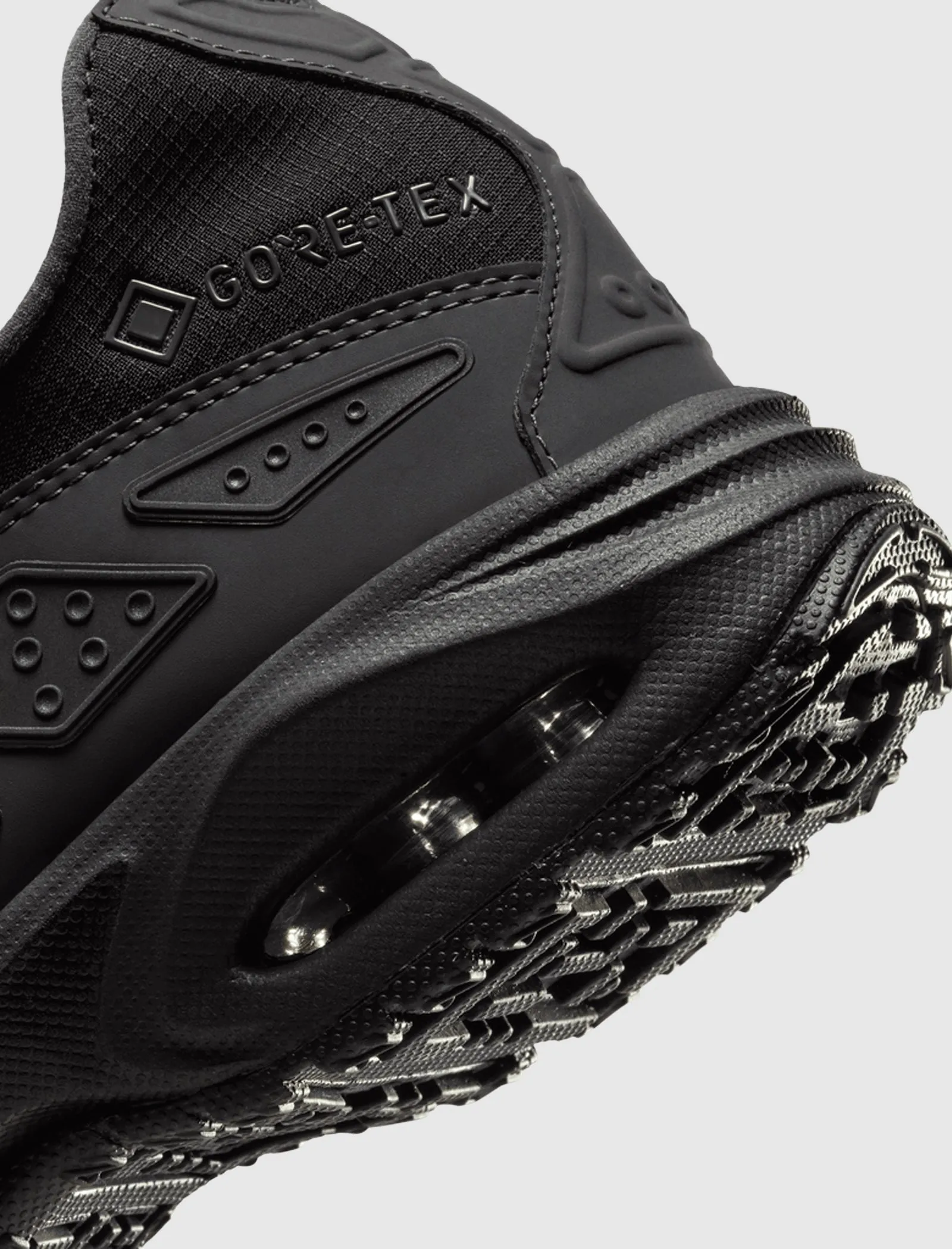 Summer cool WOMENS AIR MAX SUNDER GORE-TEX "BLACK/DARK SMOKE GREY"