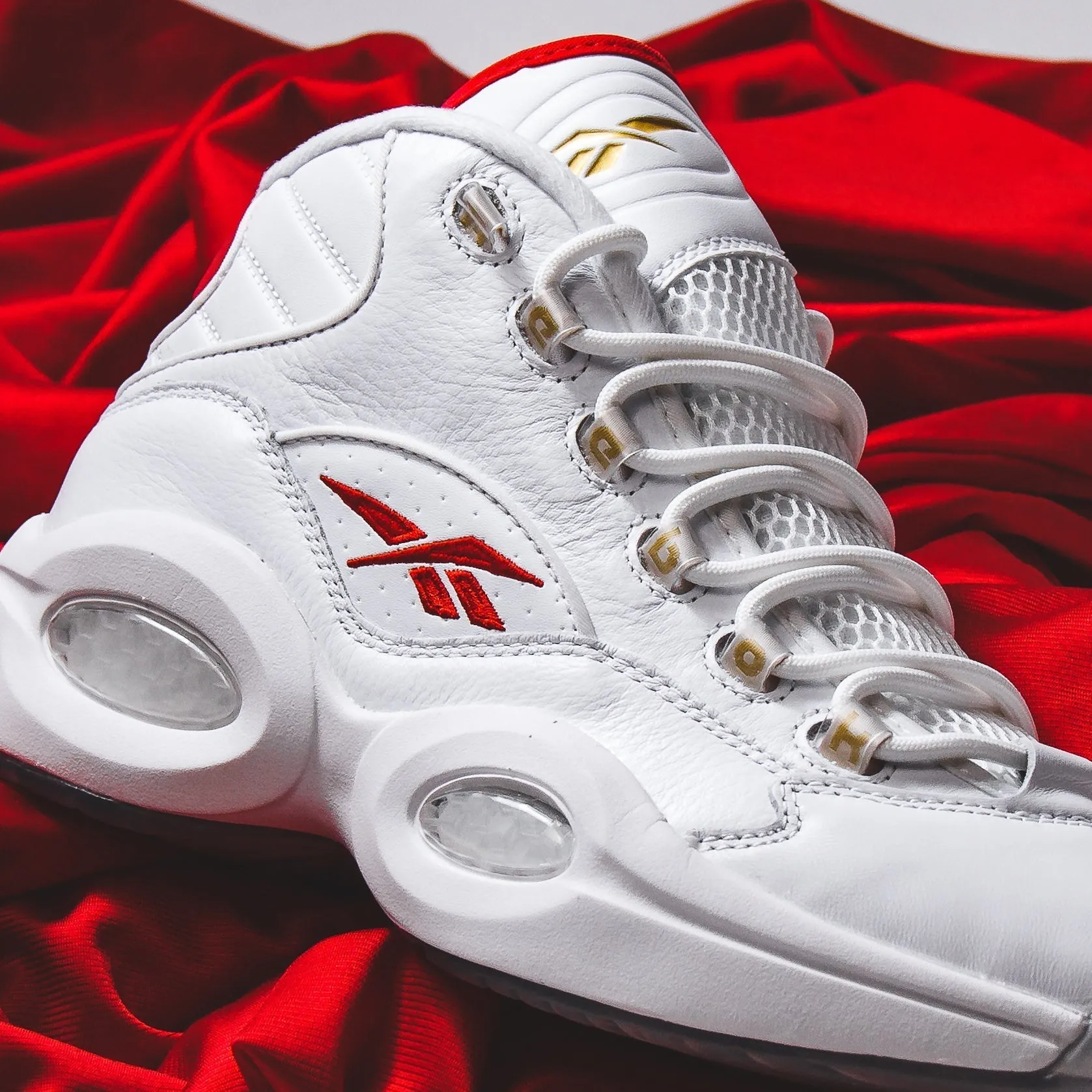AirCushioning Fast Break Traction Reebok Classics Basketball Men Question Mid Allen Iverson Dr J #6 White Red GX0230