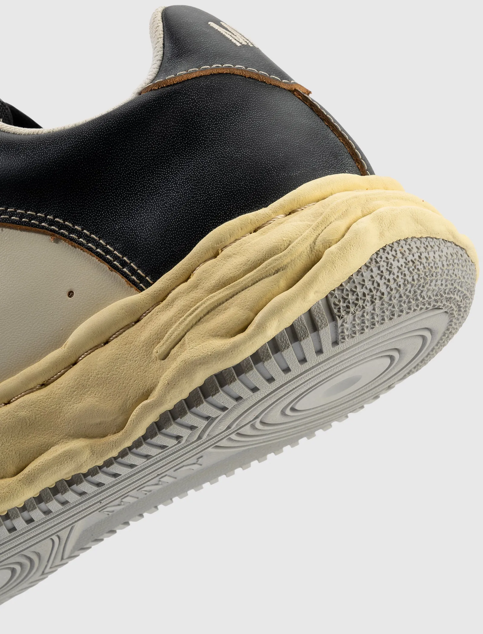 WAYNE LOW TOP SNEAKERS "BLACK/WHITE" Reinforced Seams