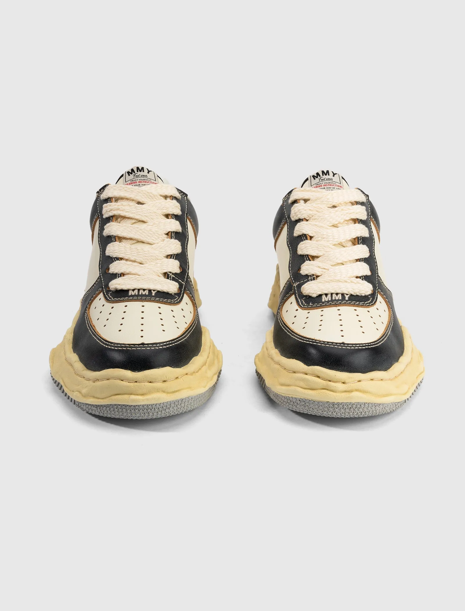 WAYNE LOW TOP SNEAKERS "BLACK/WHITE" Wardrobe Base Comfort