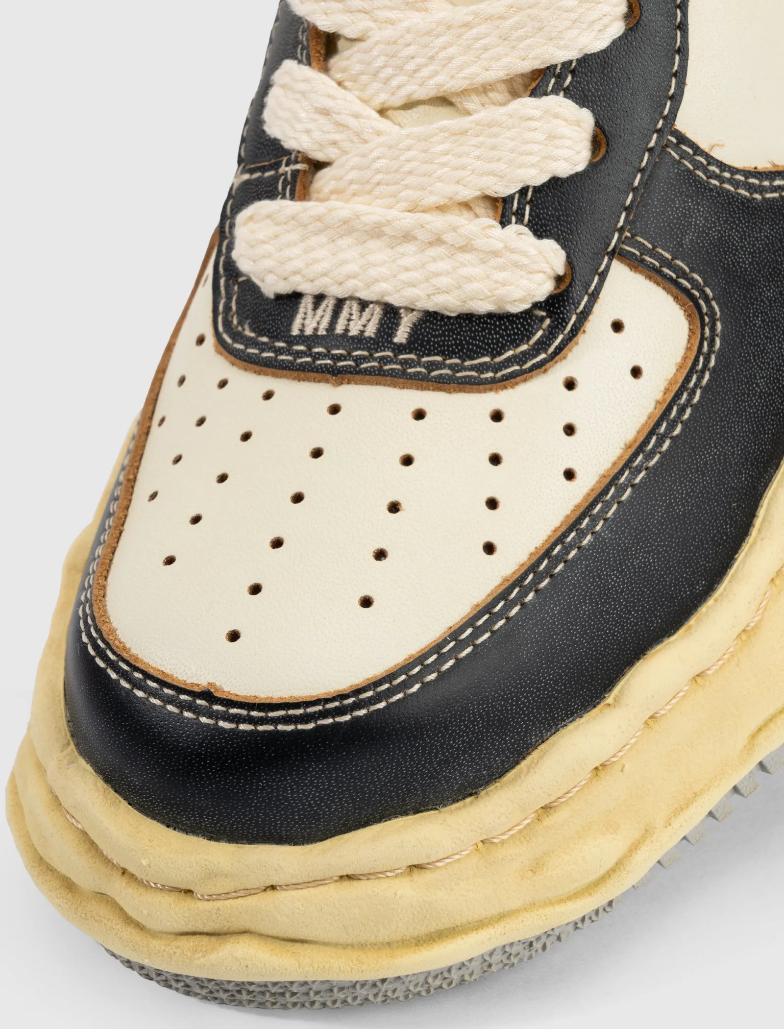 WAYNE LOW TOP SNEAKERS "BLACK/WHITE" Dance Mode