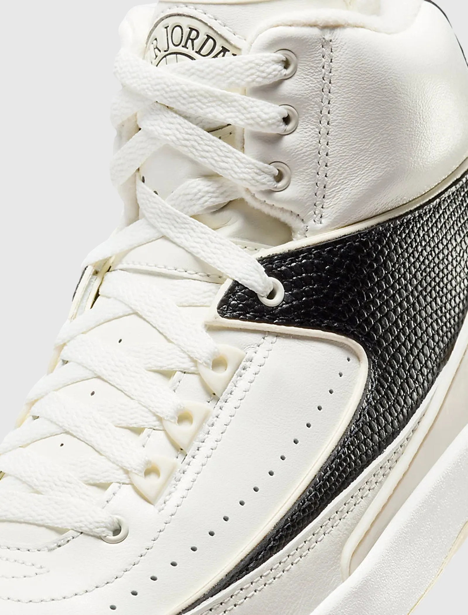 WOMEN'S AIR JORDAN 2 RETRO "SAIL" Chic Cool