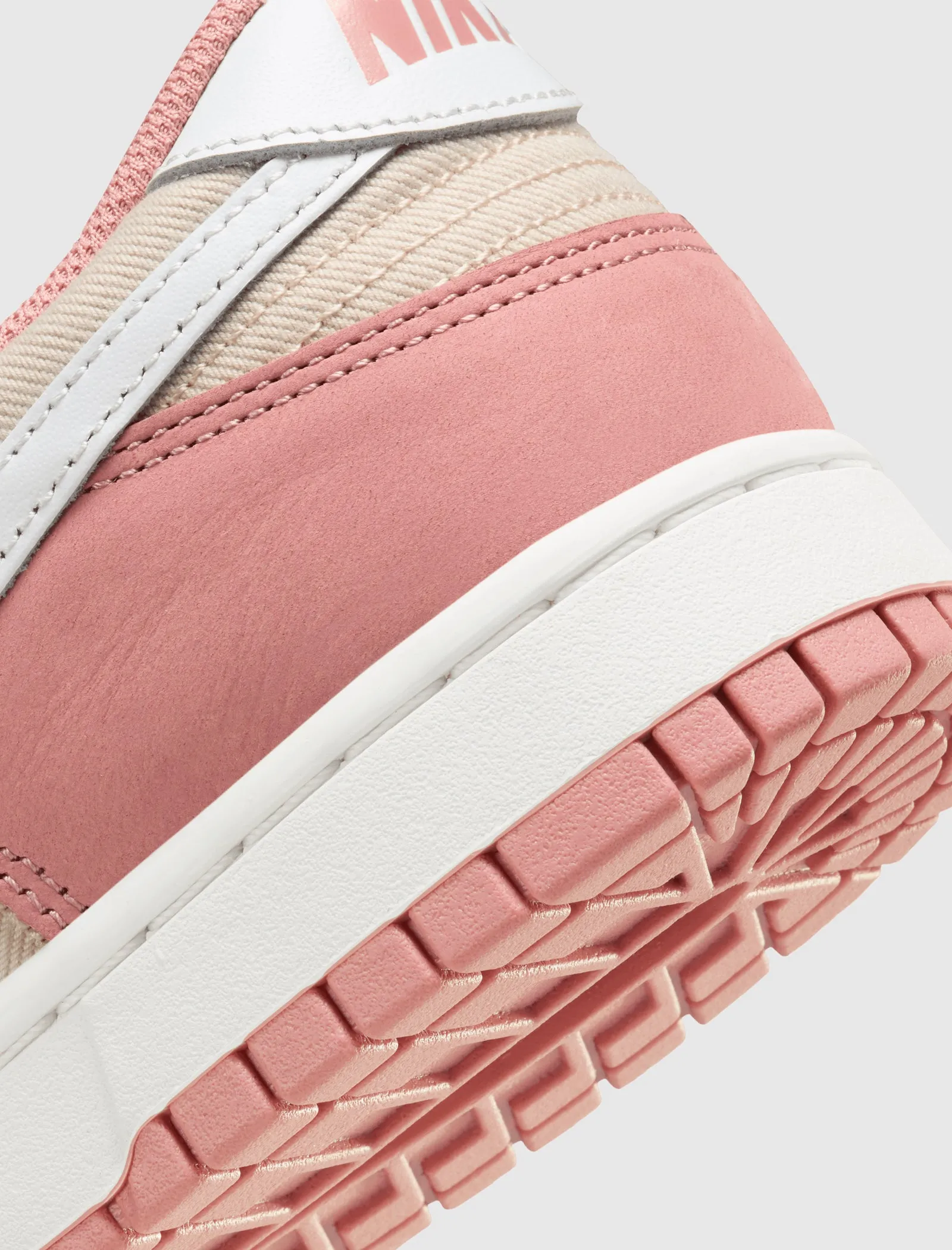 DUNK LOW "RED STARDUST" Soft Cushioning