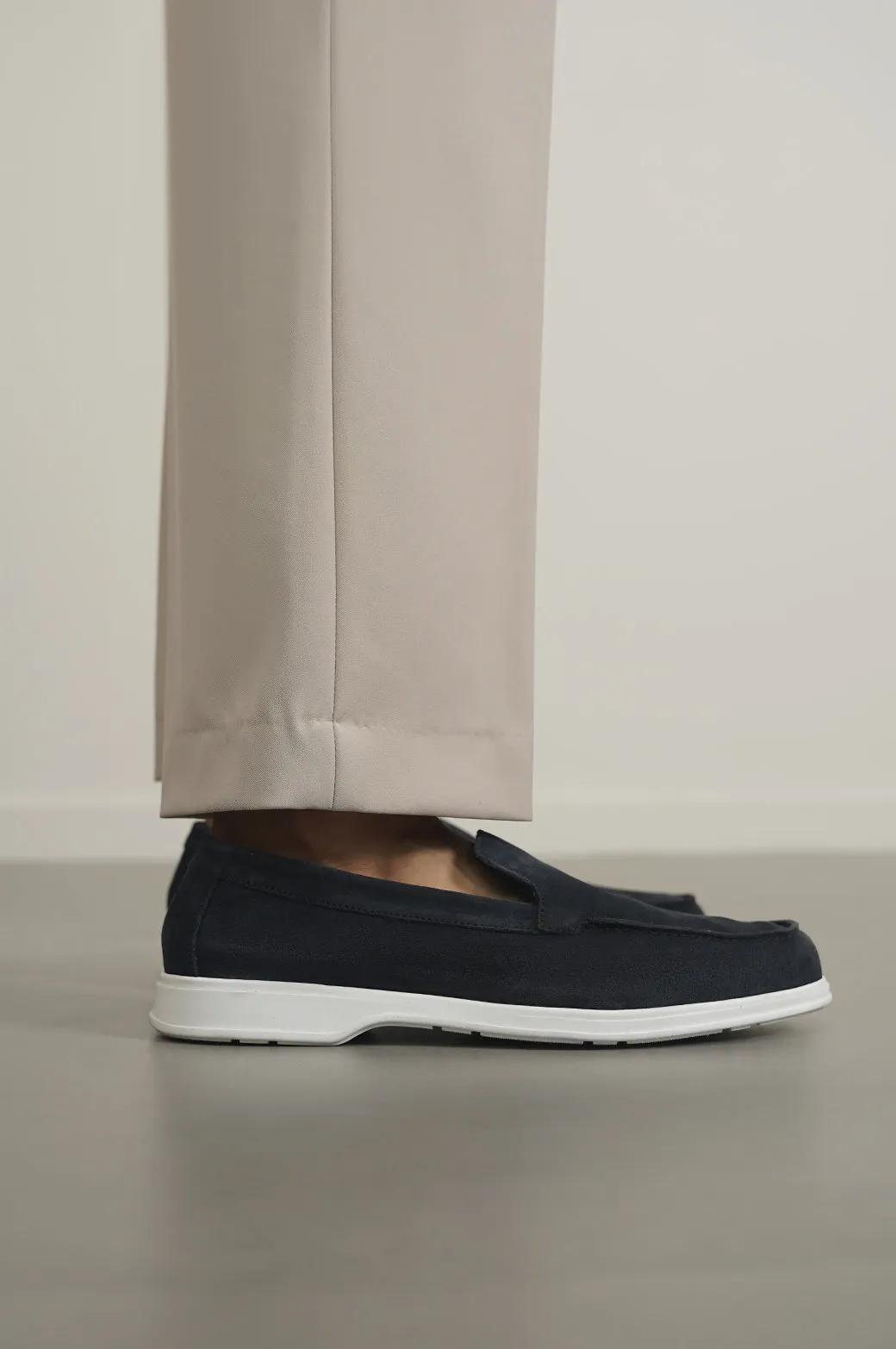 COMFORTABLE LEATHER LOAFERS Streetwear Look