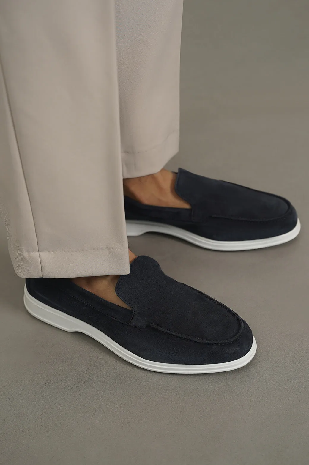 COMFORTABLE LEATHER LOAFERS Neutral Tones Casual Style Slip-ons