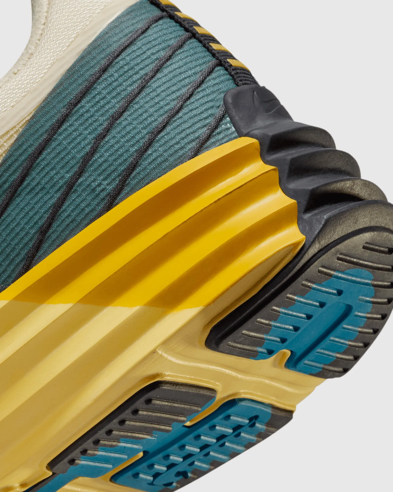 LUNAR ROAM "ALABASTER" Comfort Outsole Foot Glow