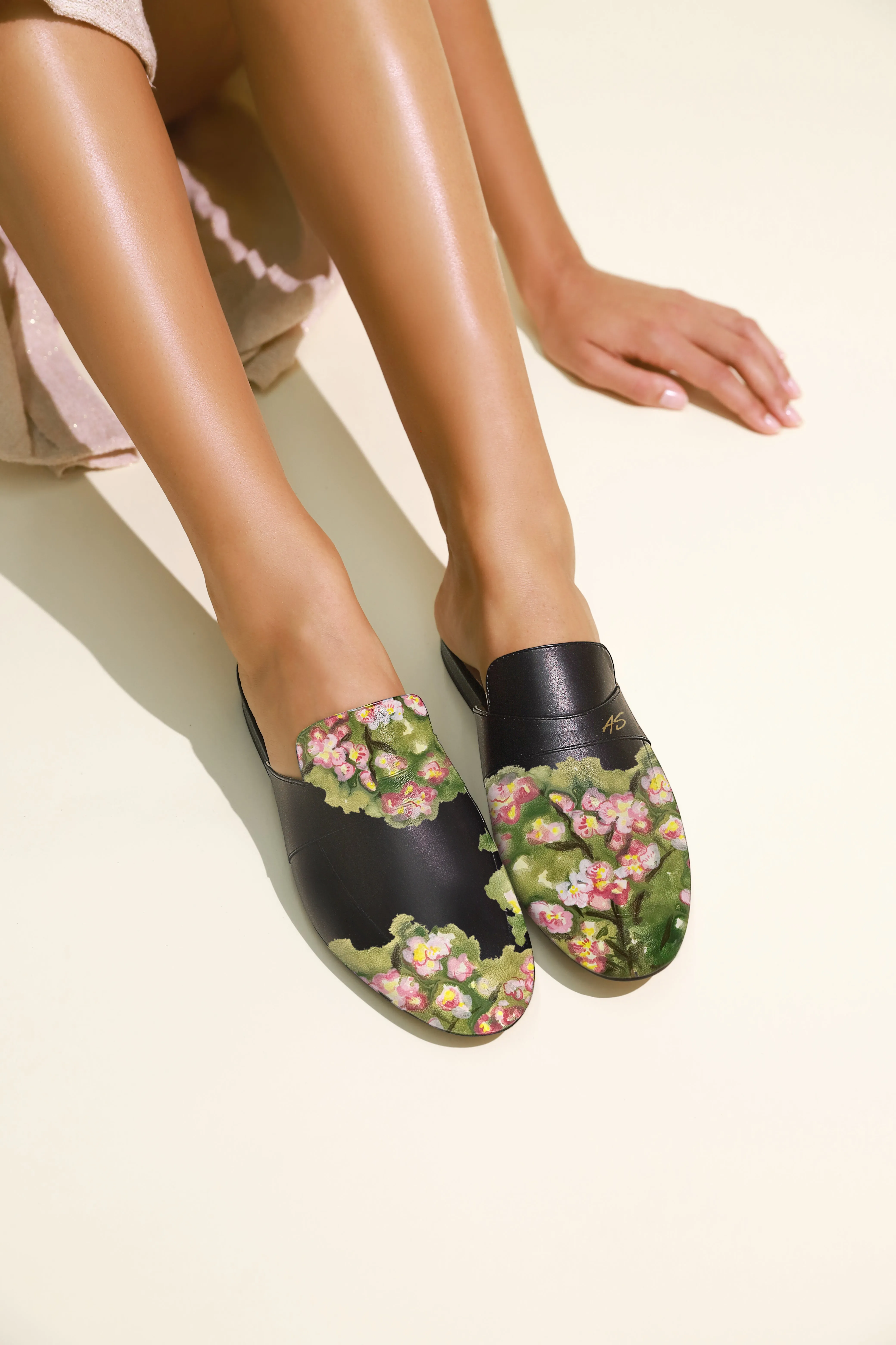 Heat resistant Magnolia Black Mule