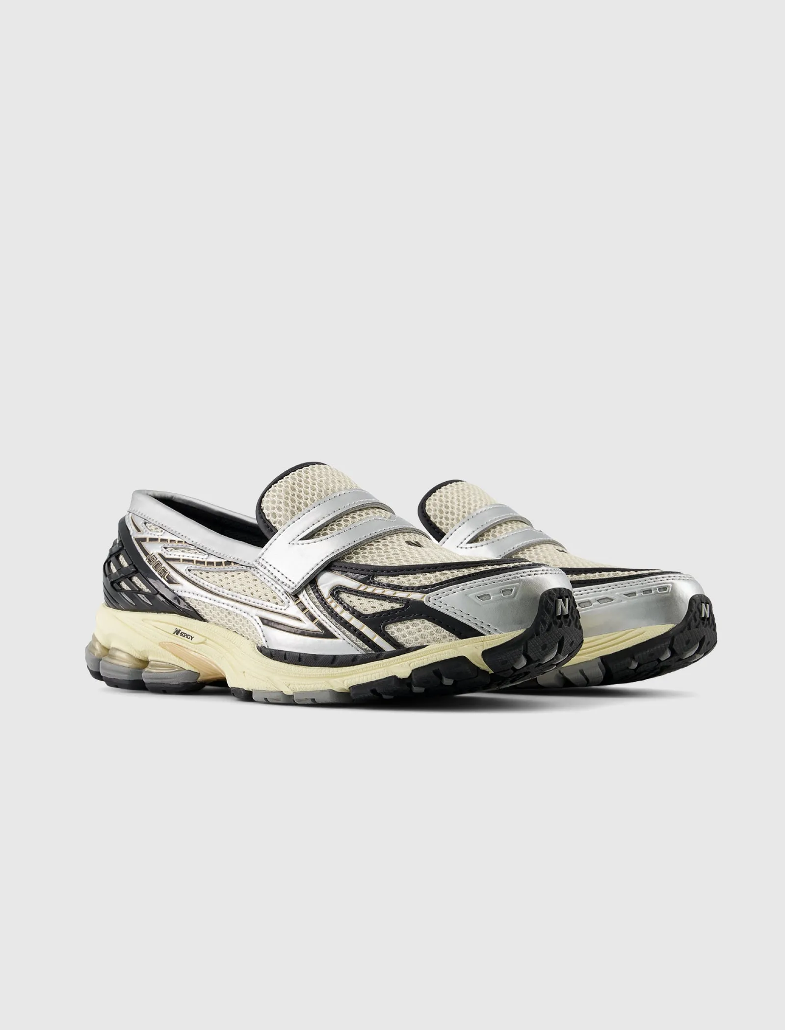 Durable Build Weekend Errands NEW BALANCE 1906L "SILVER"