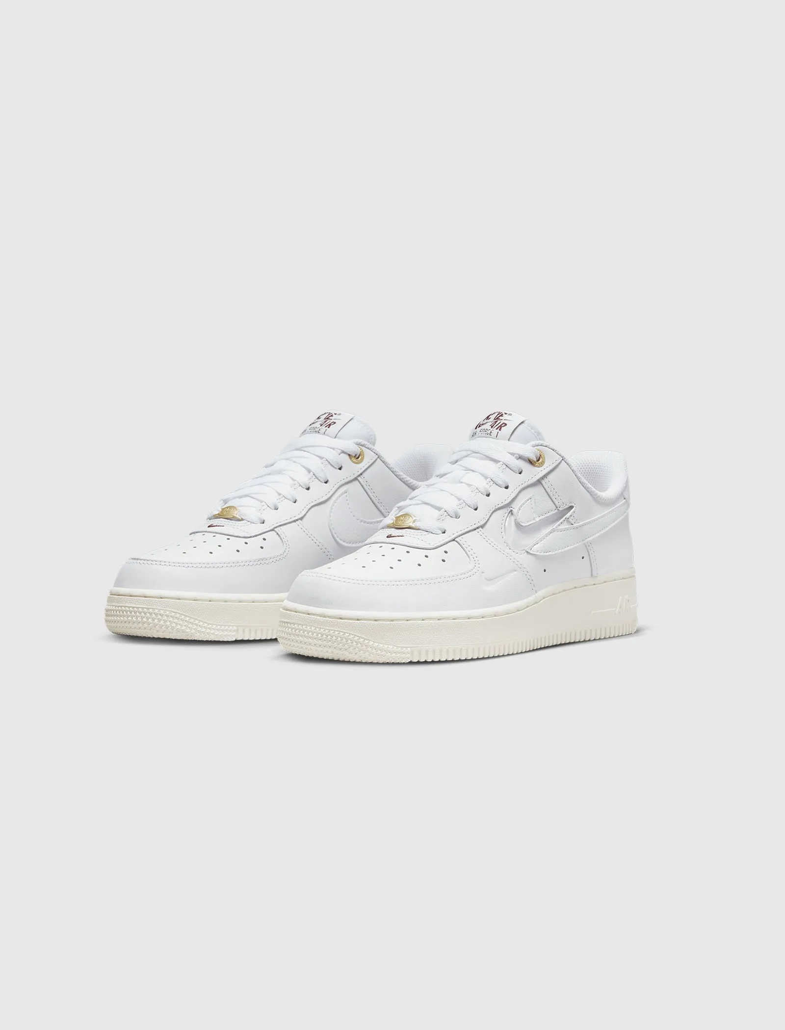 Everywhere Fit WOMEN'S AIR FORCE 1 '07 PRM LOW "JEWEL"