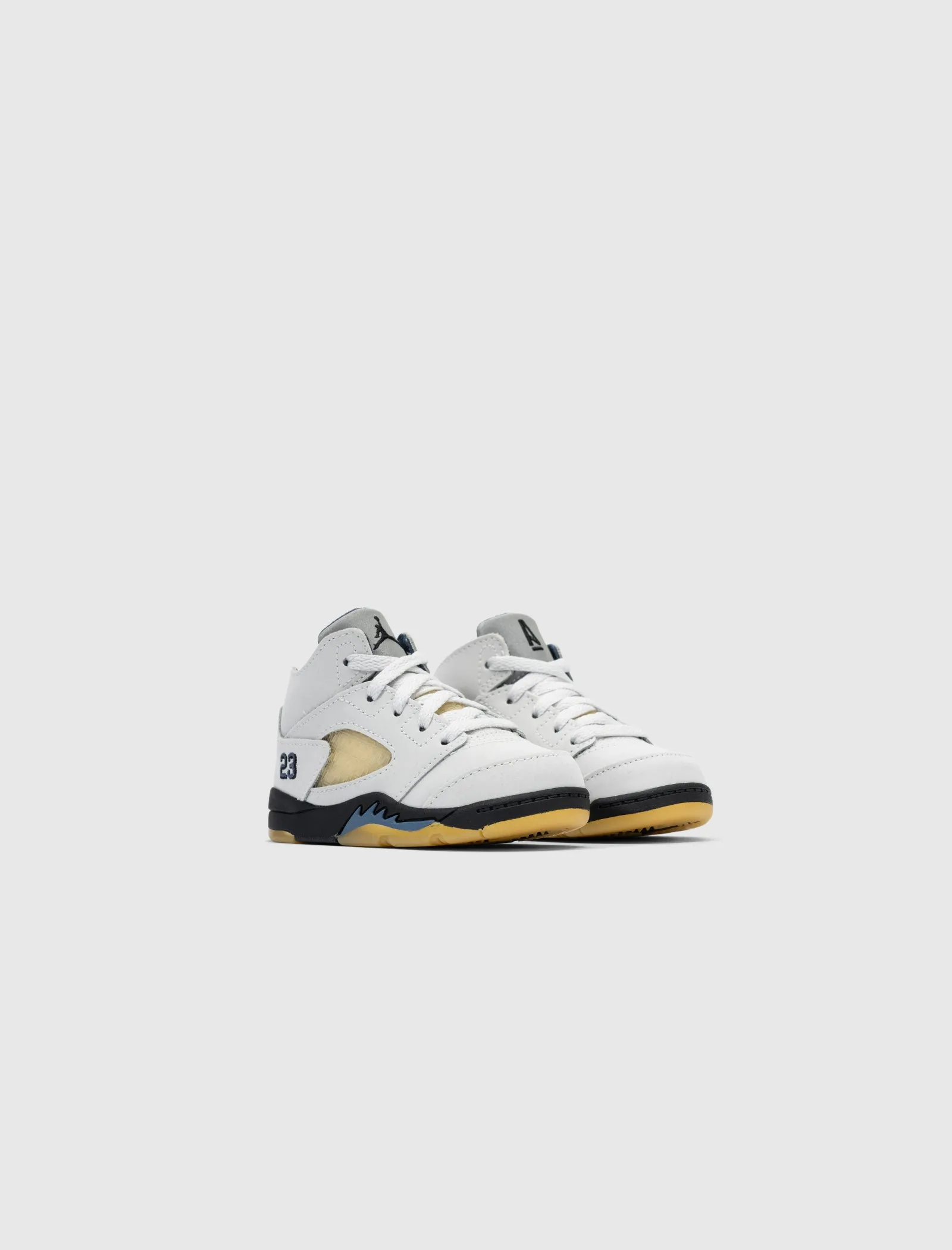 Photo Glam A MA MANI??RE X AIR JORDAN V "DAWN" TD