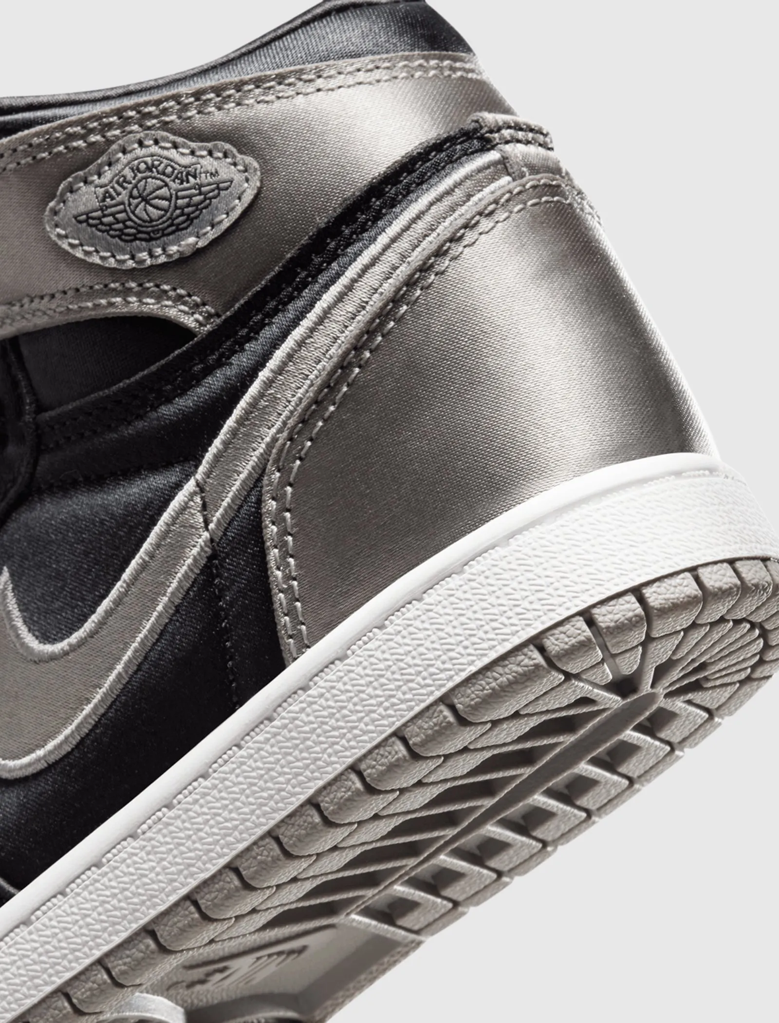 Celebrity Vibe Comfort Midsole AIR JORDAN 1 RETRO HIGH "BLACK/ MEDIUM GREY/ WHITE" PS