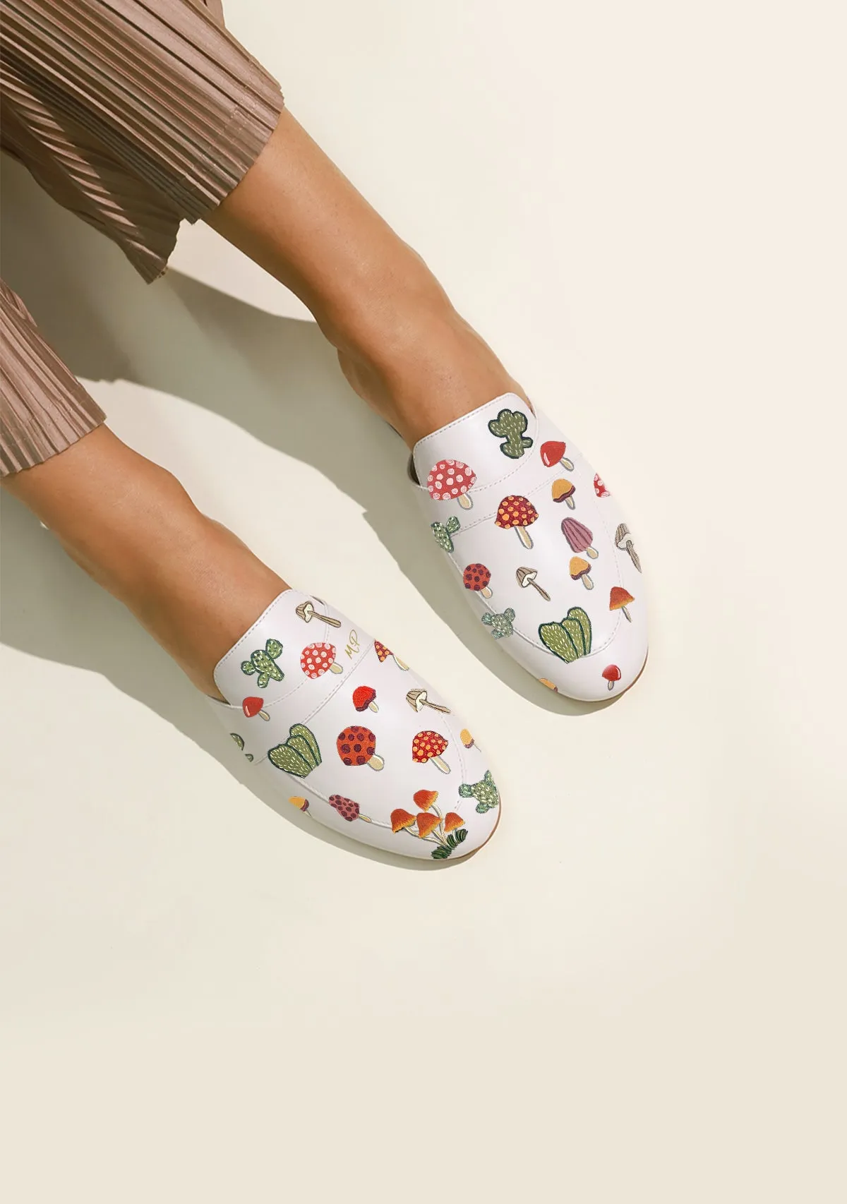 Outdoor Adventure Mushroom White Mule