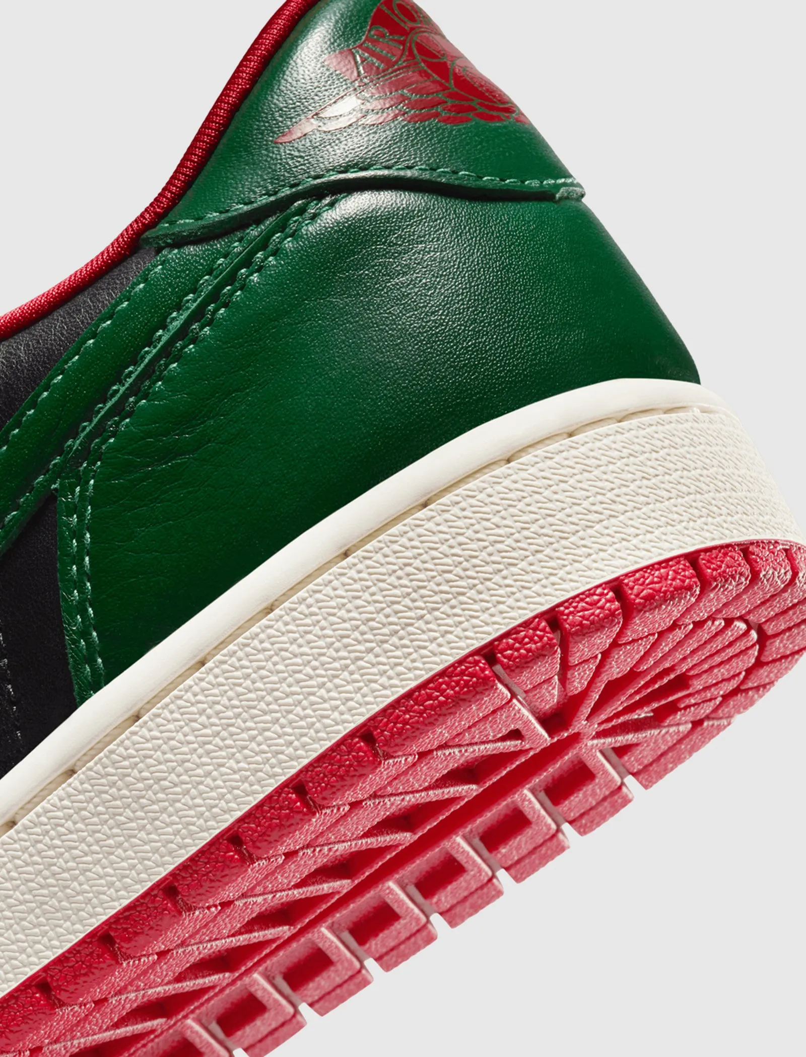 Quick Drying Casual Wear Durable Build Trail Running WOMEN'S AIR JORDAN 1 LOW OG "BLACK/GORGE GREEN/VARSITY RED"