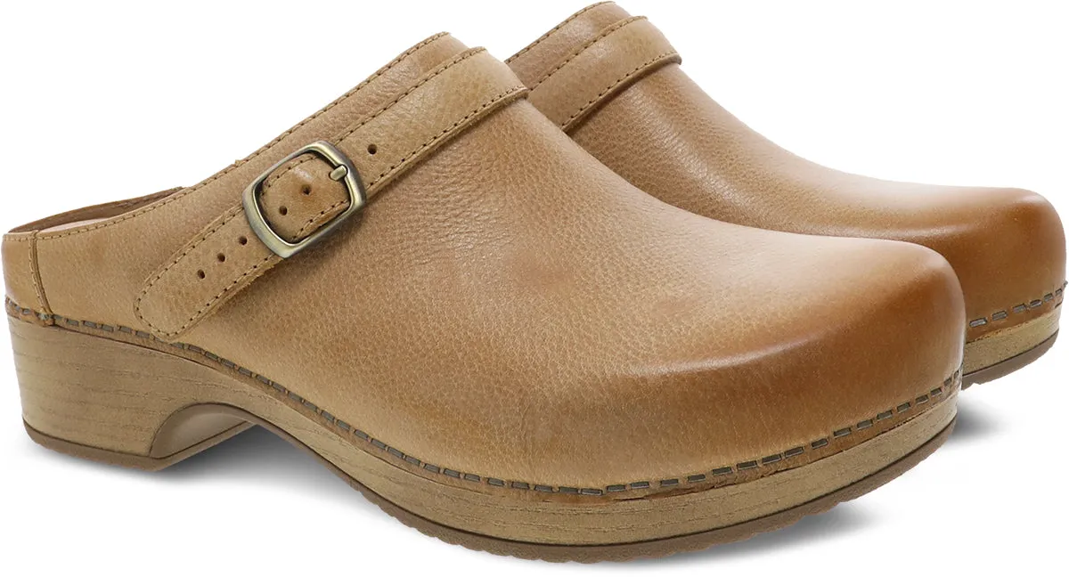 Berry - Tan Shock Absorbing Outdoor Vibe