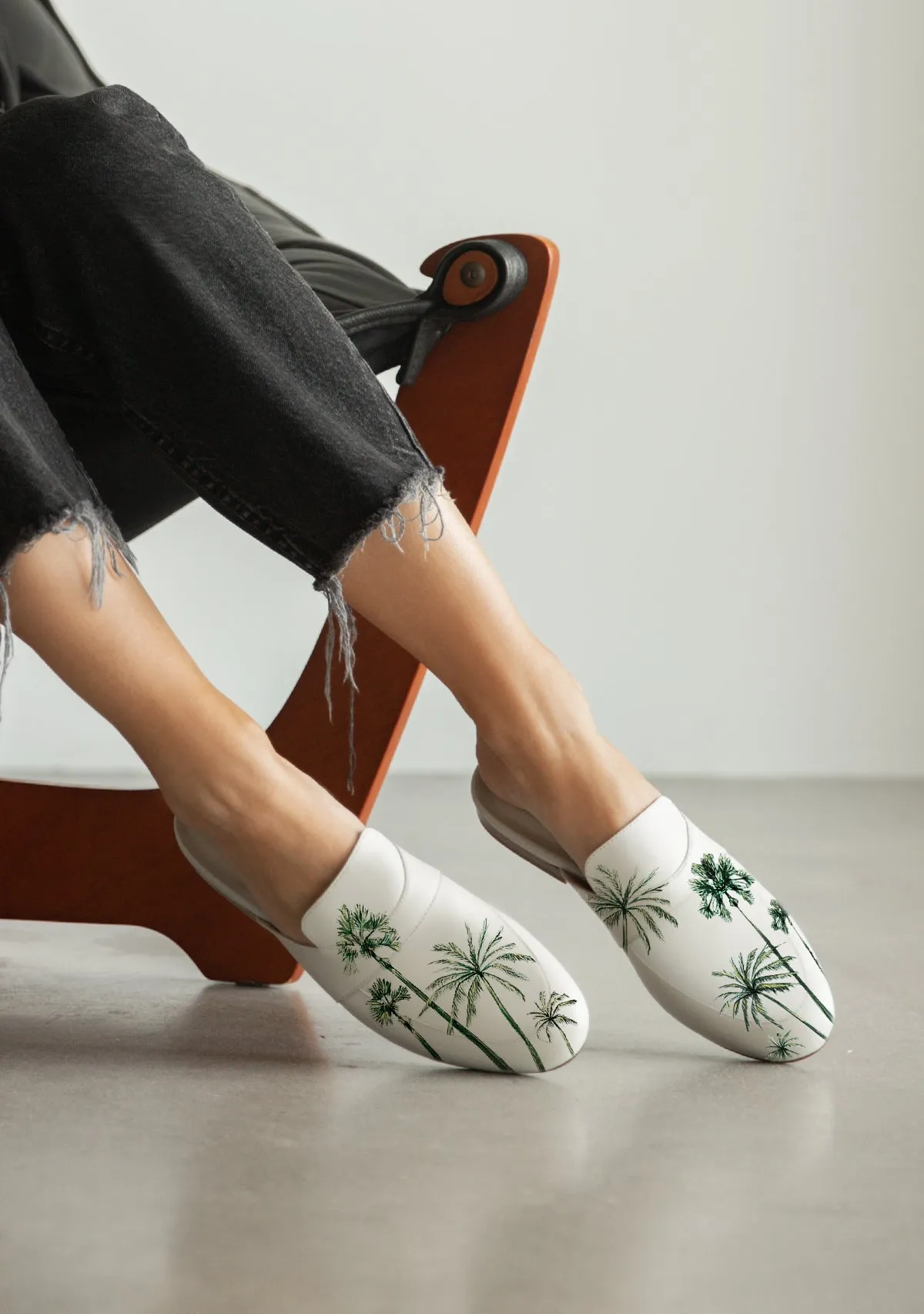 Elegant Easygoing Comfort Cocora Valley White Mule