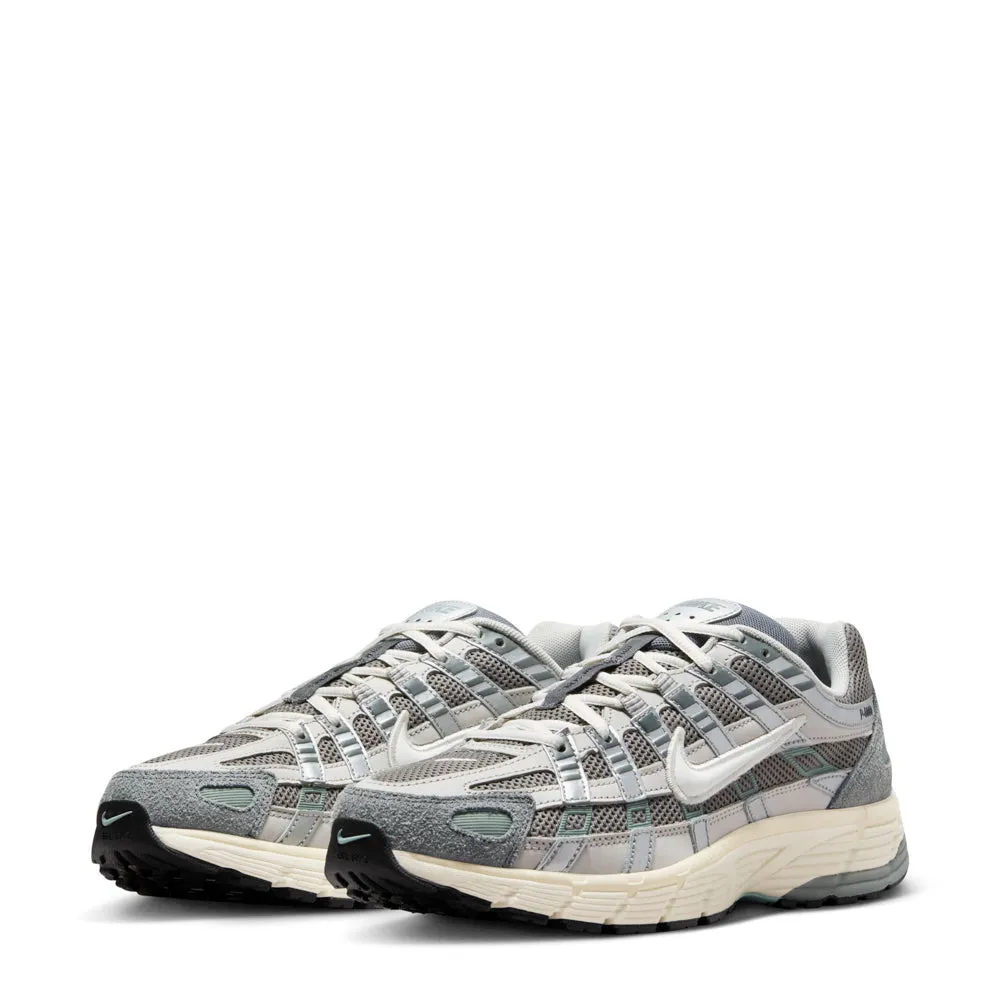 P-6000 - Mens running on an outdoor track shoes