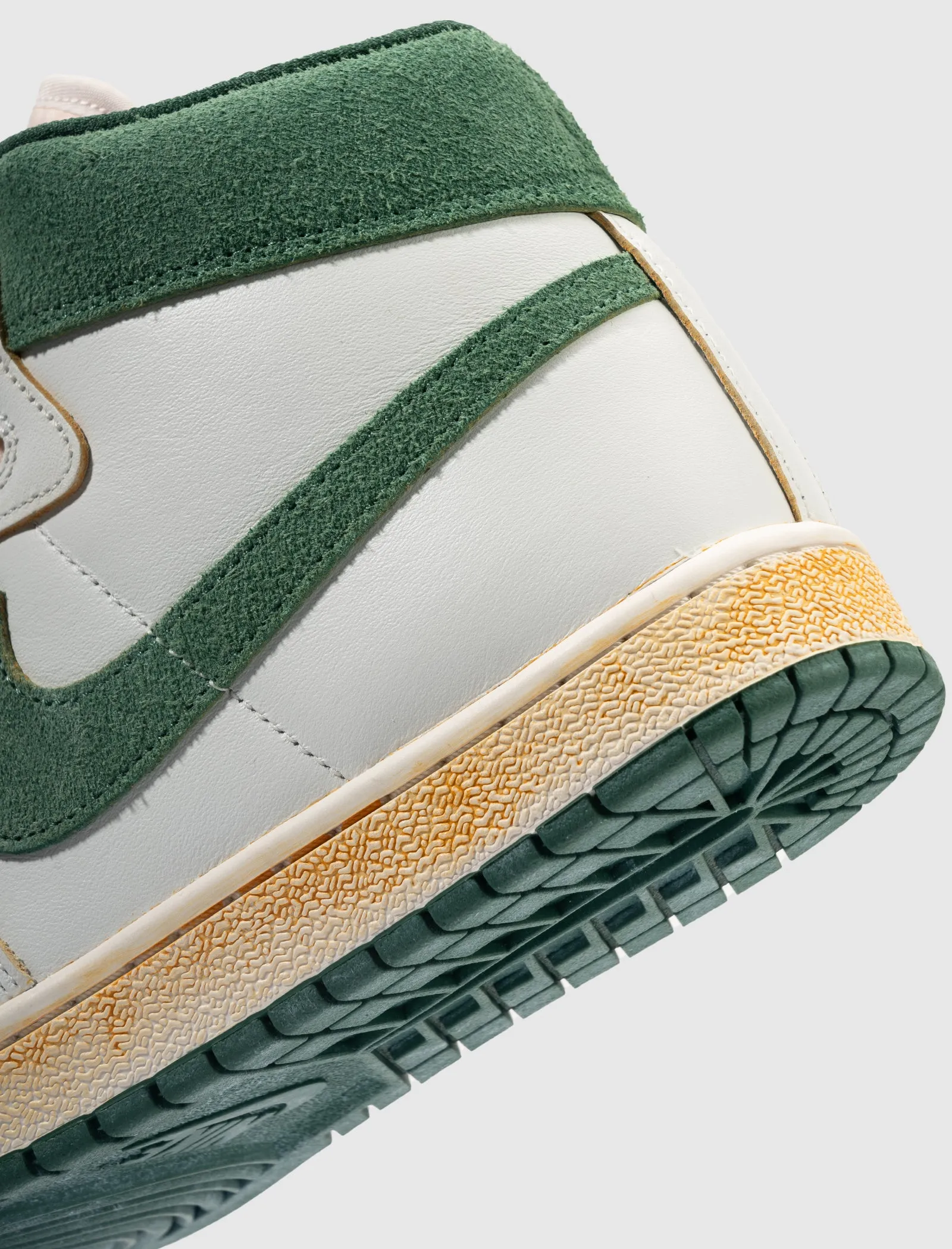 A MA MANIERE AIR SHIP SP "WHITE/GREEN" Feather Light Modern Commuters Galaxy Tone