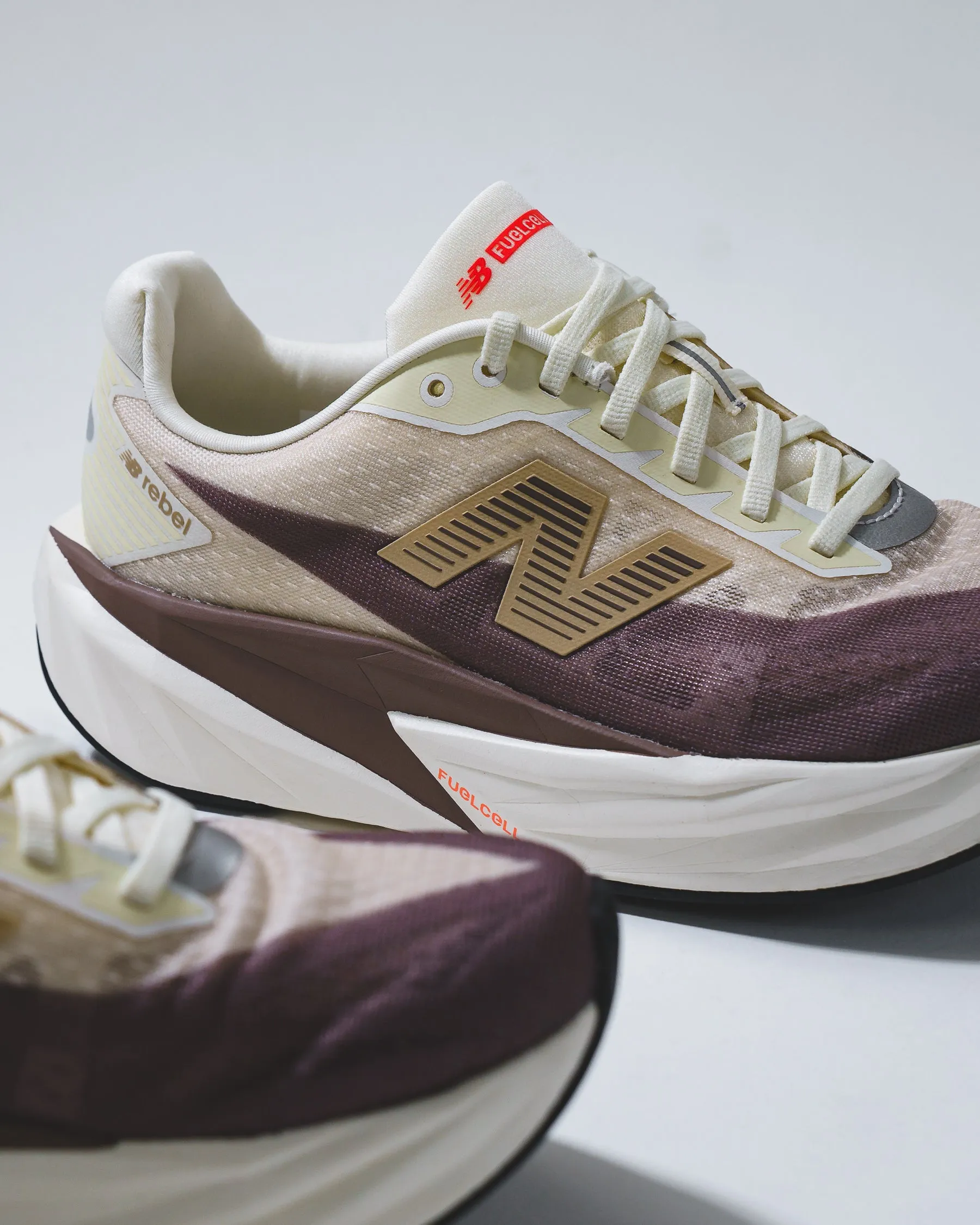 Adjustable Straps Light Step New Balance Men FuelCell Rebel v5 Angora Earth Shadow MFCXLY5