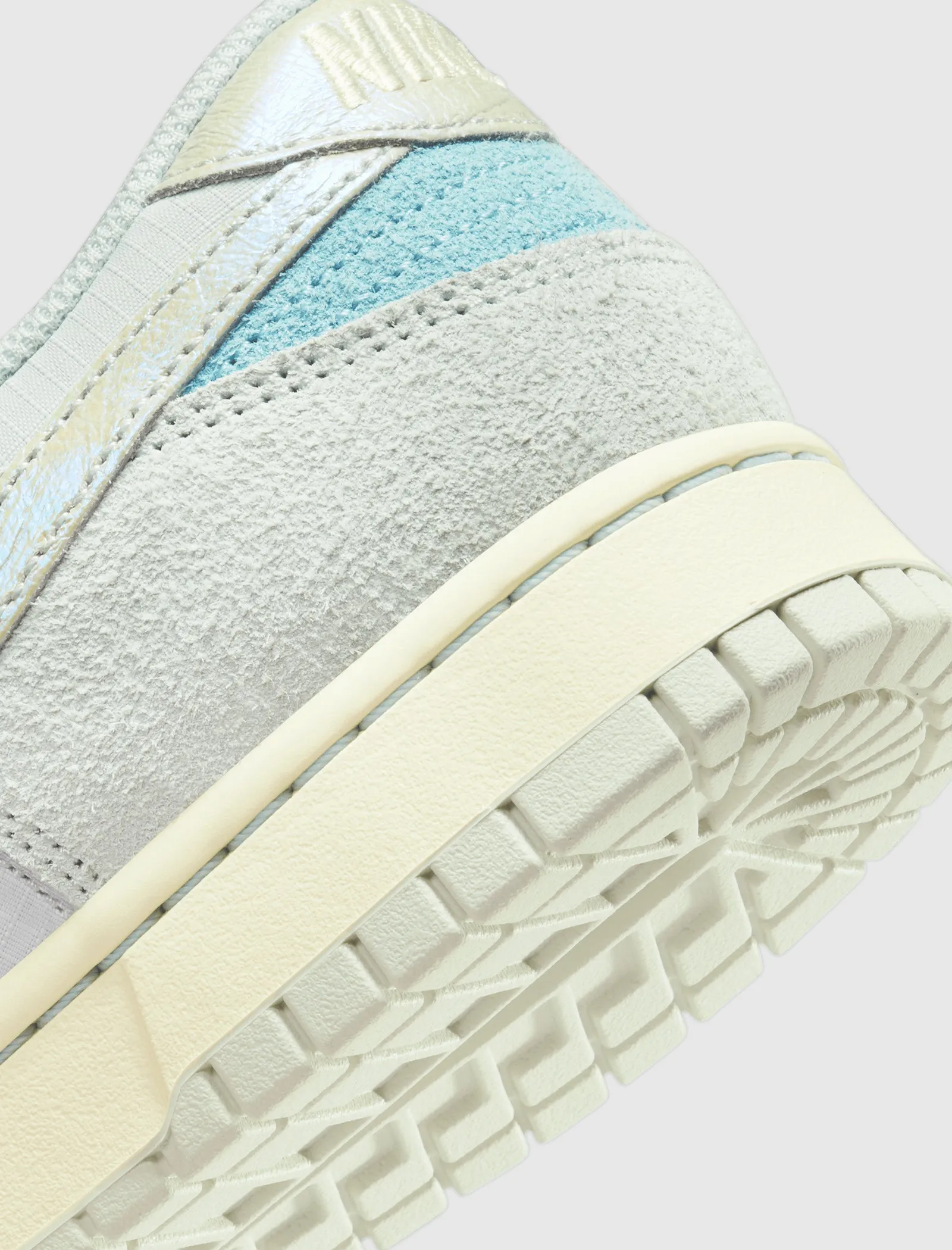 DUNK LOW RETRO SE "FISHING" Rich Glow Heat Guard