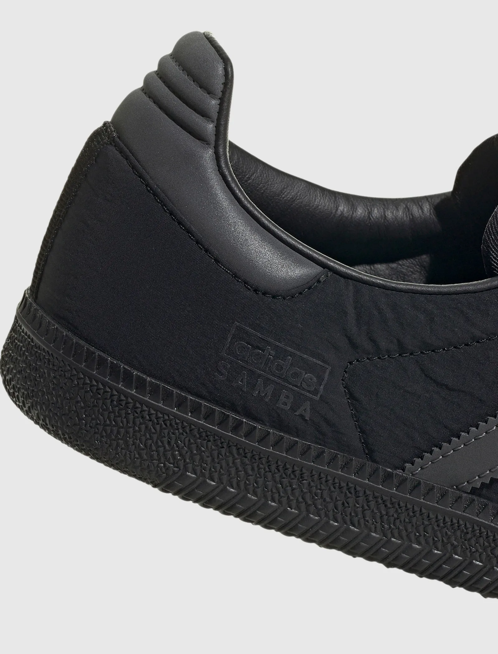 SAMBA OG "CORE BLACK" Track Run