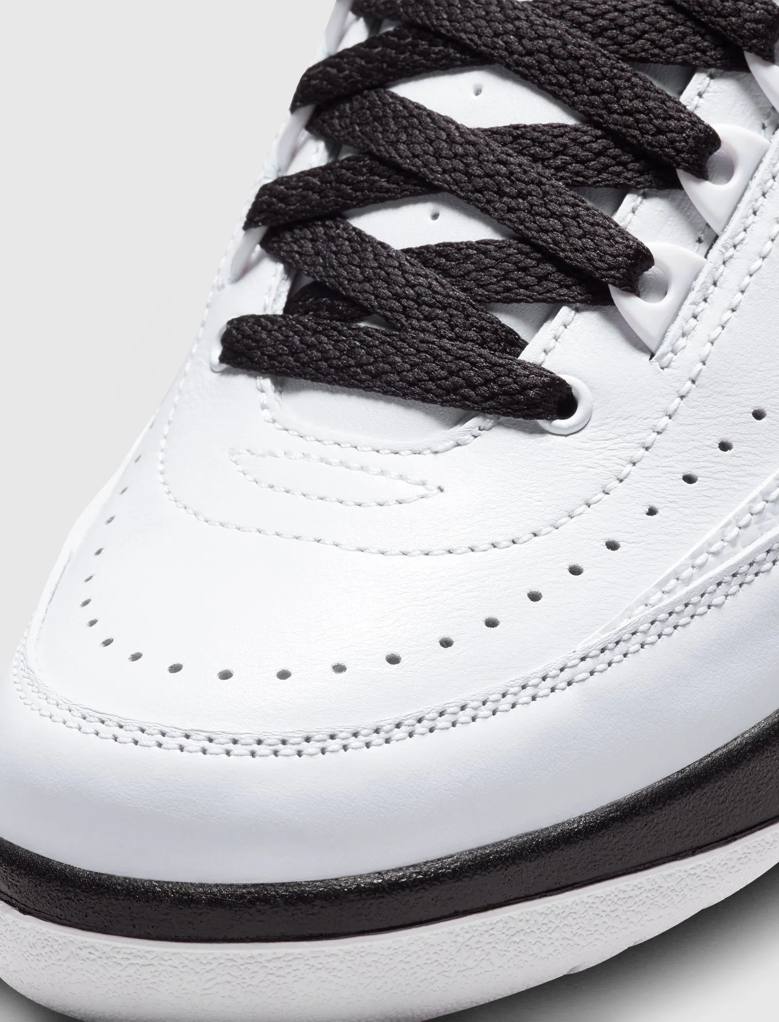 Long Move WOMEN'S AIR JORDAN 2 RETRO "CHICAGO"
