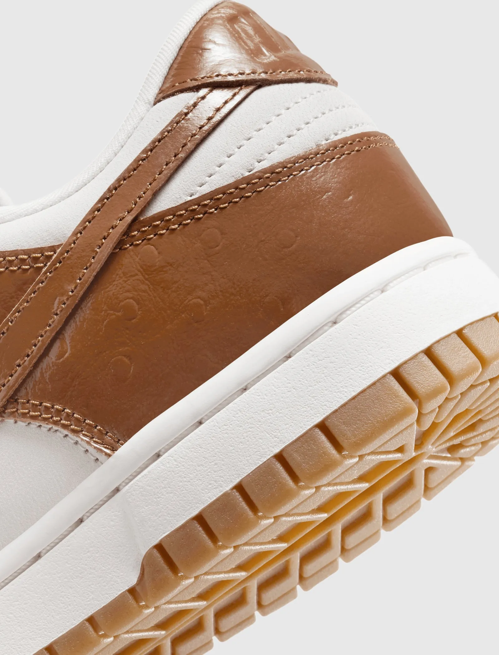 WOMEN'S NIKE DUNK LOW LX "ALE BROWN OSTRICH" Trendy