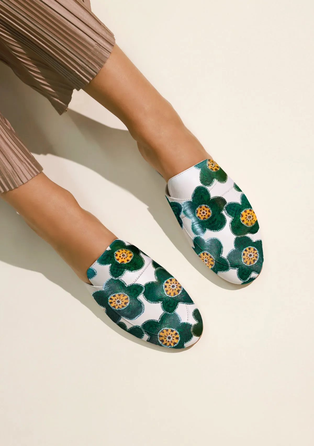 MoistureWicking Crochet White Mule