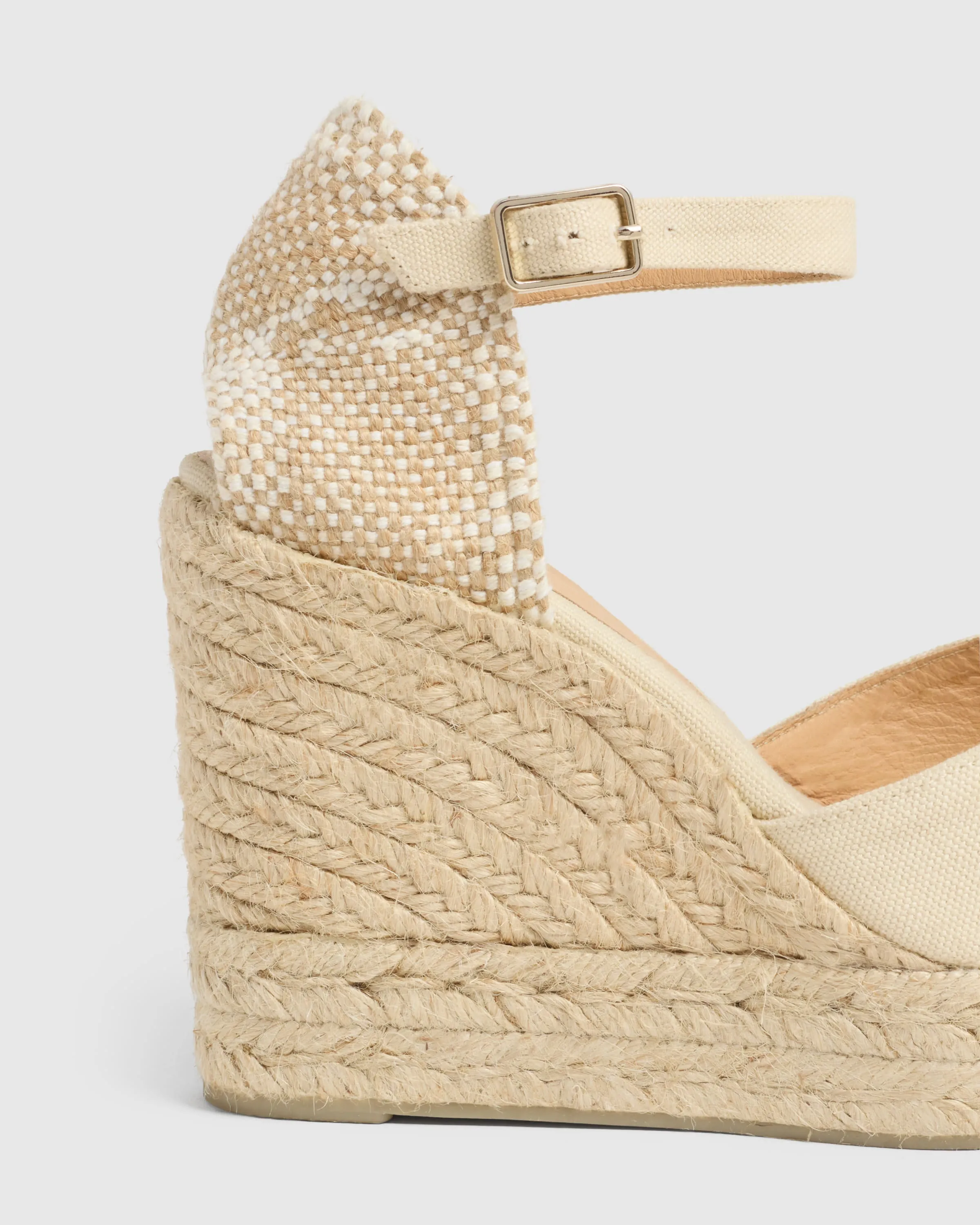 CHIARITA/8ED/001 Built For Walk