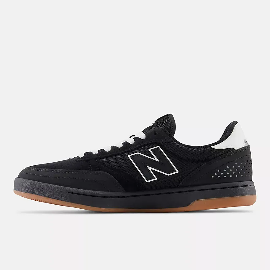 Enhanced grip Speed Ride Action New Balance Numeric 440 Skateboard Shoes - Black / White