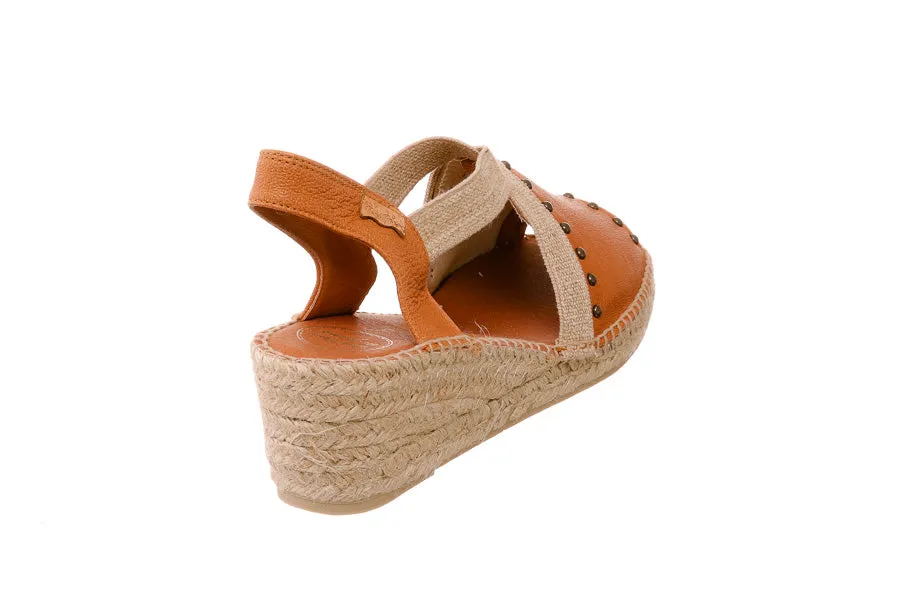 Pasture Path Easy on Tp Nikita Tan