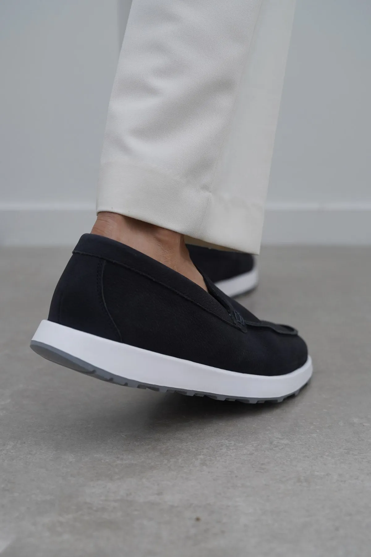 AIR LEATHER LOAFERS Elegant Cushioning