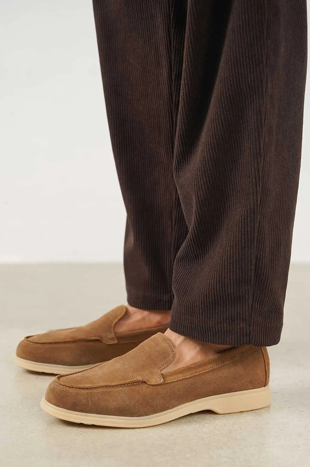 COMFORTABLE LEATHER LOAFERS Date Ready Sleek Finish