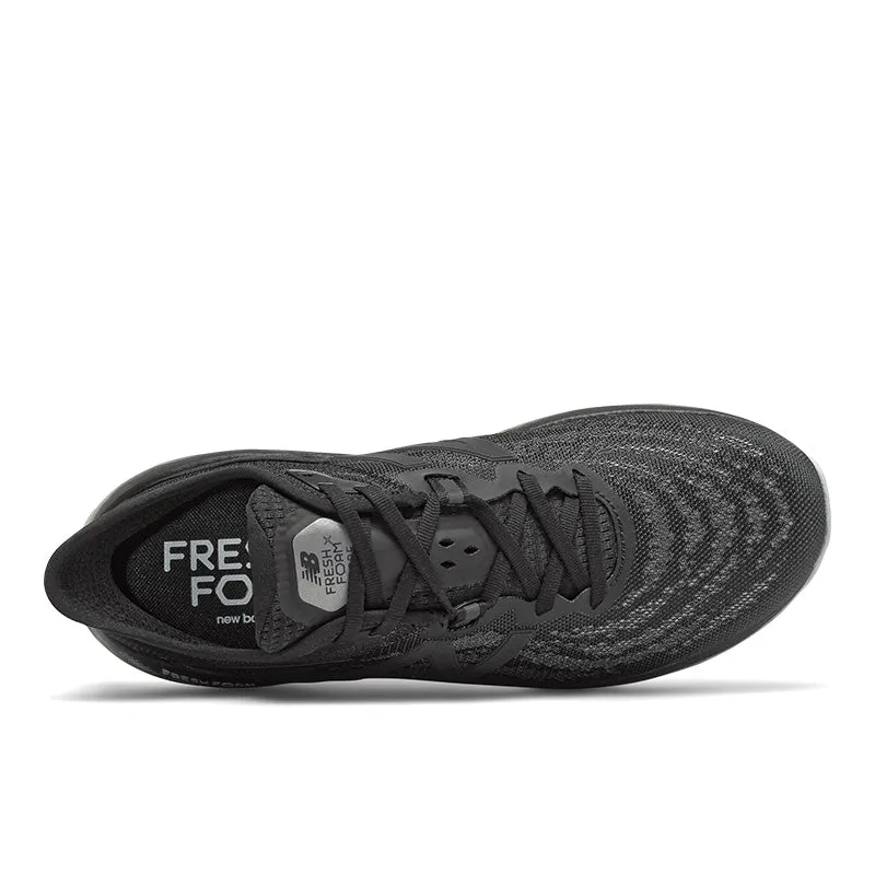 Staying walking on uneven terrain Fresh Foam More v2 - Black with Magnet - Men's