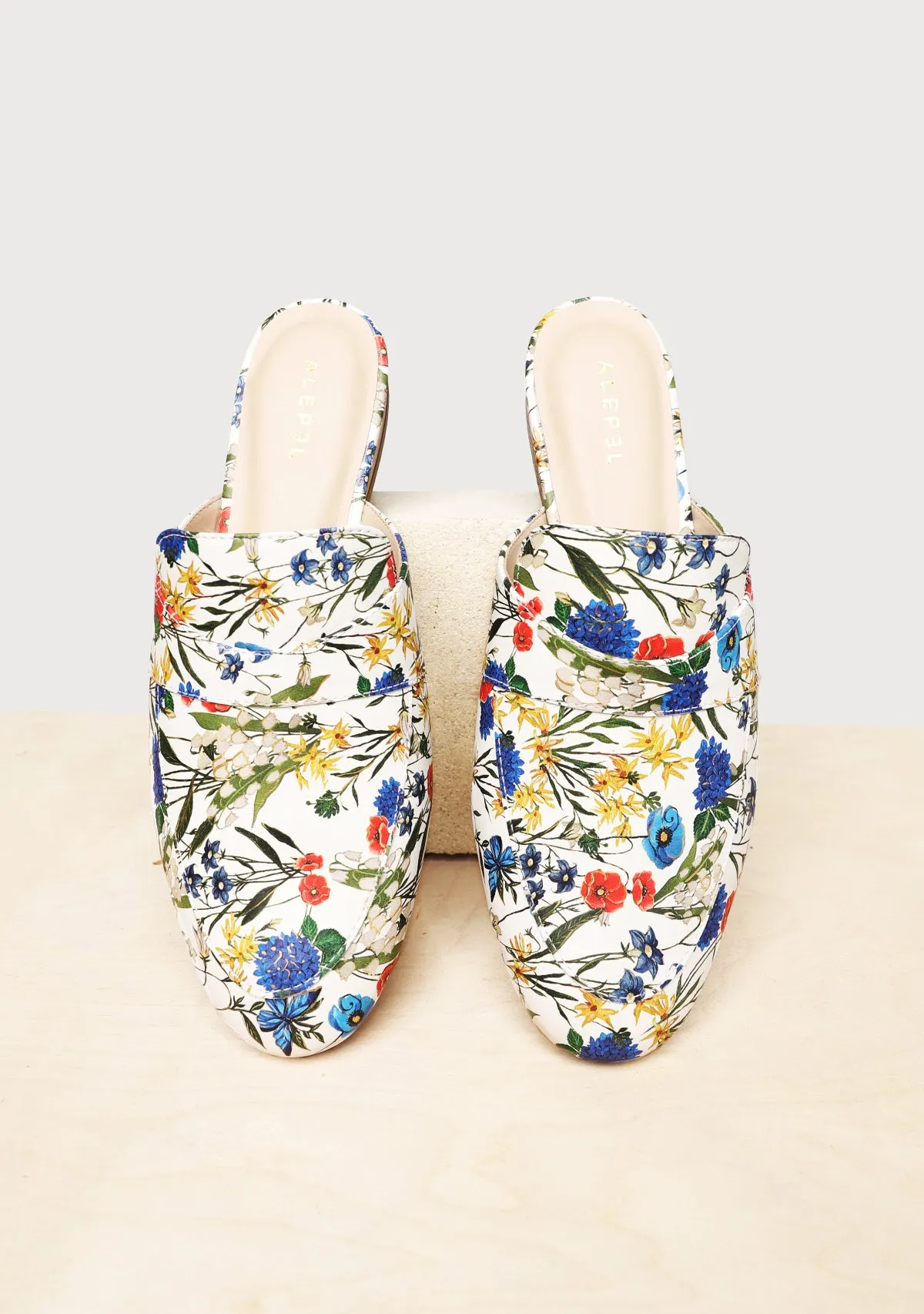 Multifloral White Mule Travel Slip-On Sporty Design