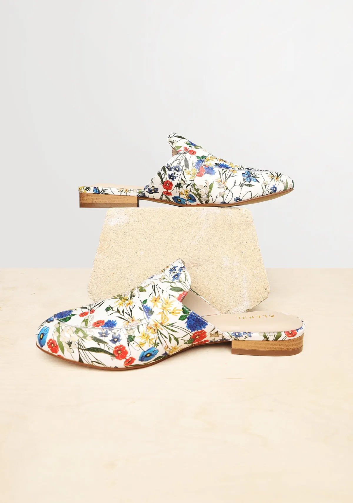 Comfortable Insole Tough Multifloral White Mule