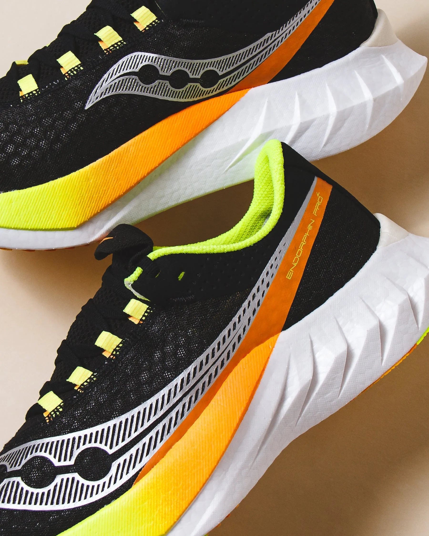 Saucony Men Endorphin Pro 4 Black VO2 S20939-343 Space Vibe