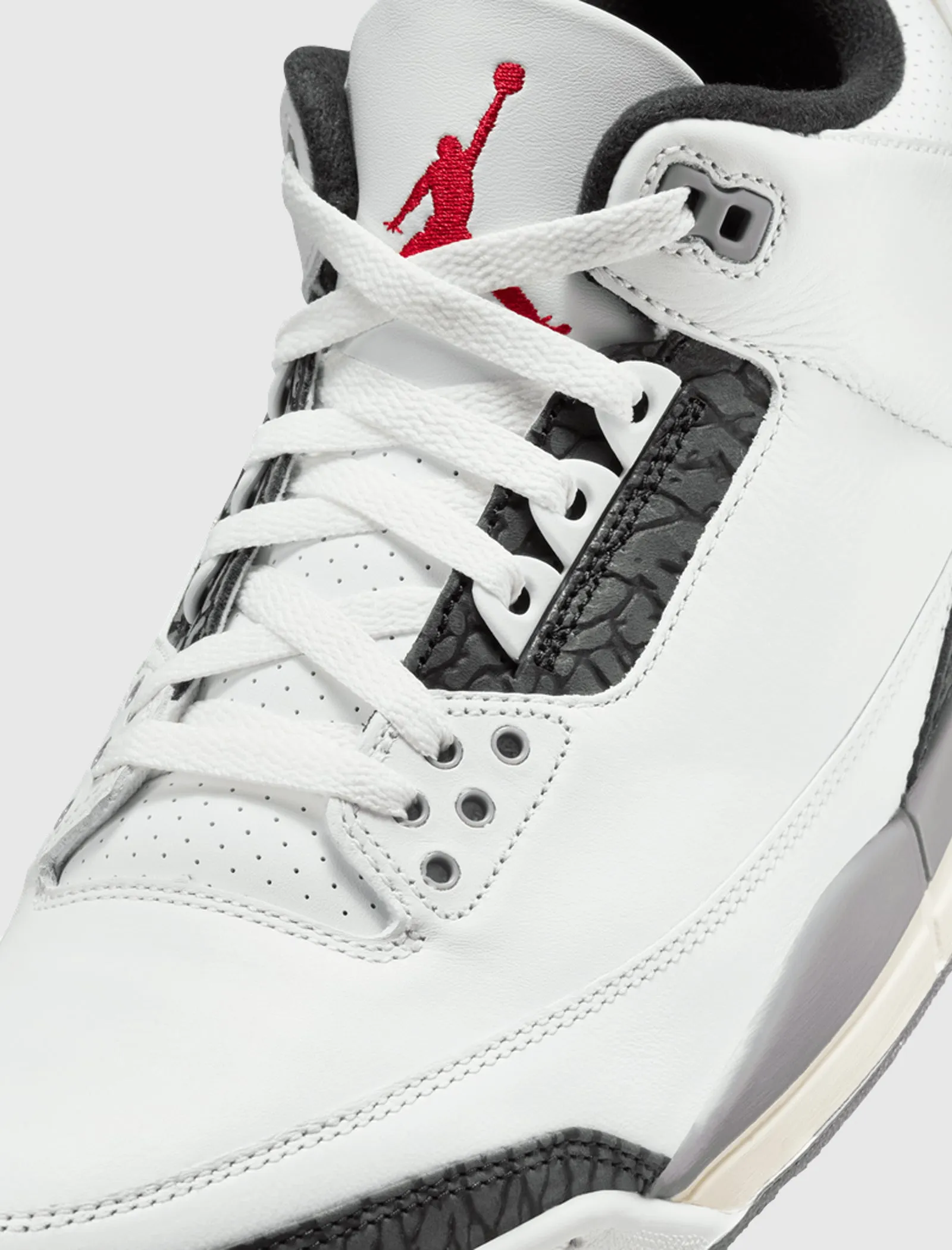AIR JORDAN 3 RETRO "CEMENT GREY" Smooth ride