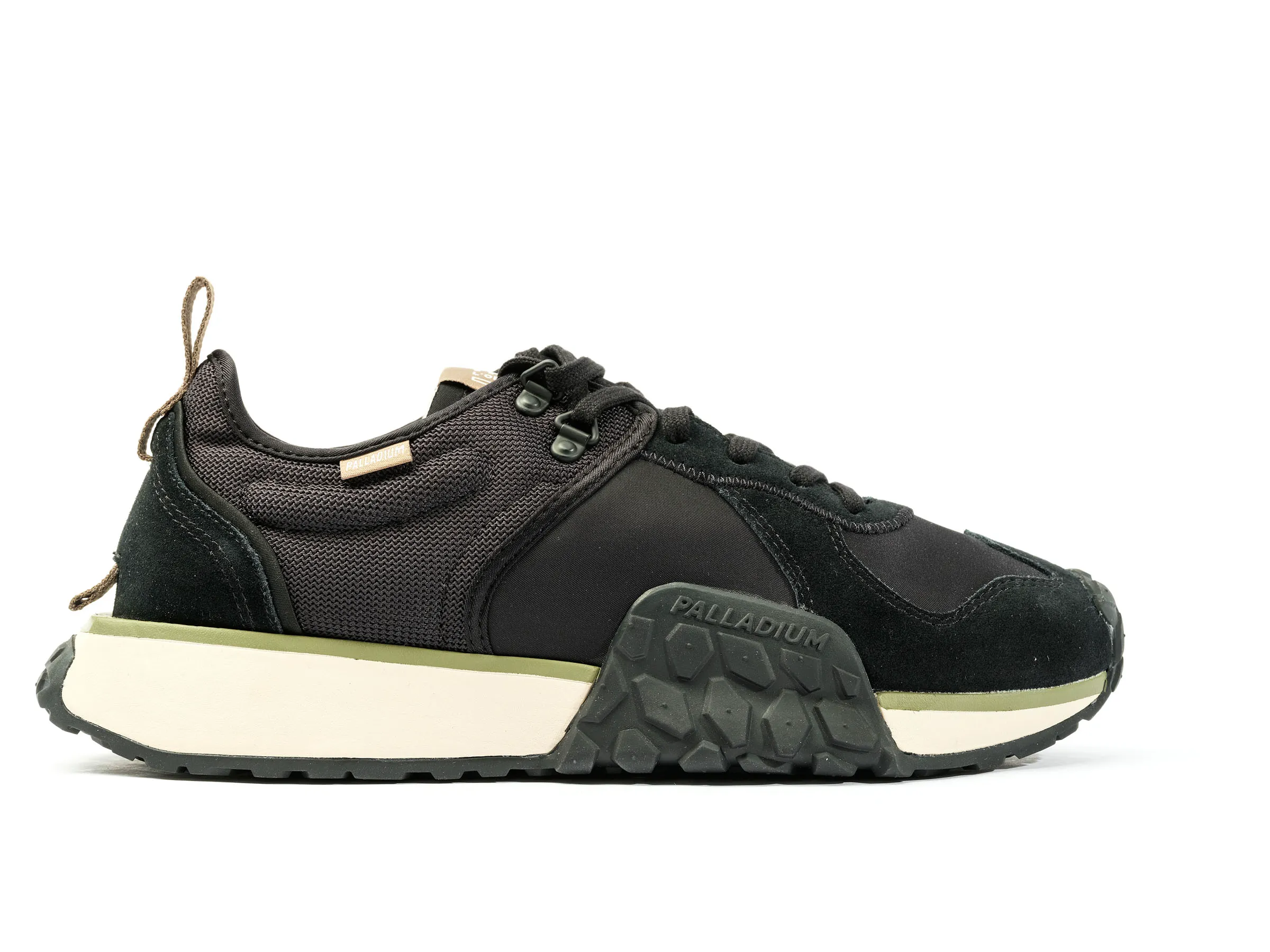 77330-001-M | TROOP RUNNER | BLACK/BLACK Desert Run Quick Pack