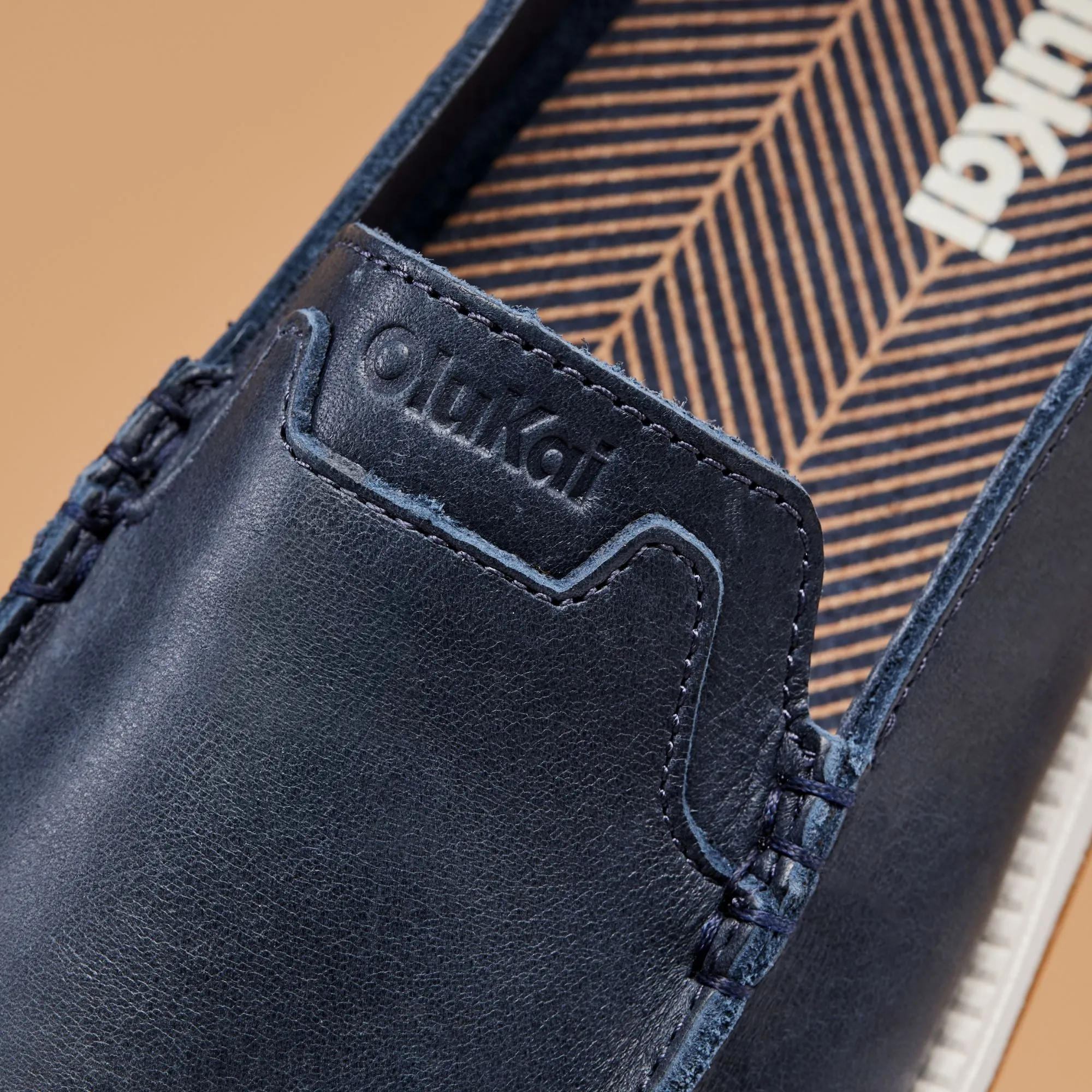 K??kaha Nia - Mood Indigo Padded Slip On Travel Comfort