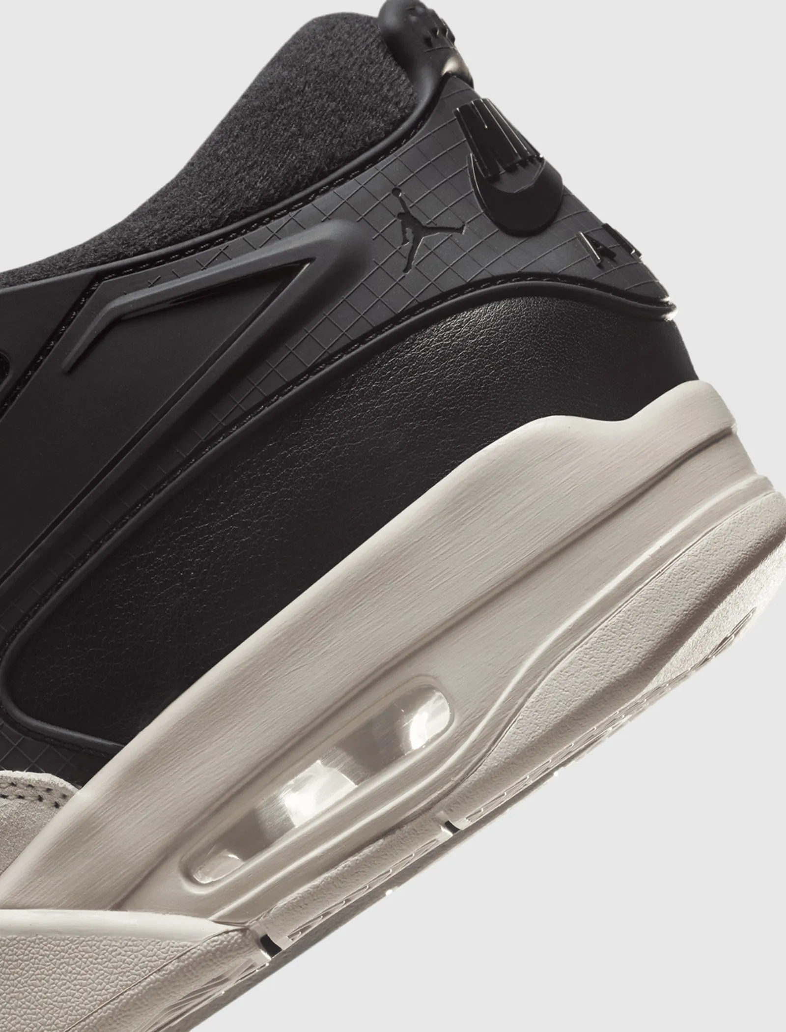 Camera Look Heat Mode AIR JORDAN 4 REMIX "BLACK/LIGHT BONE"