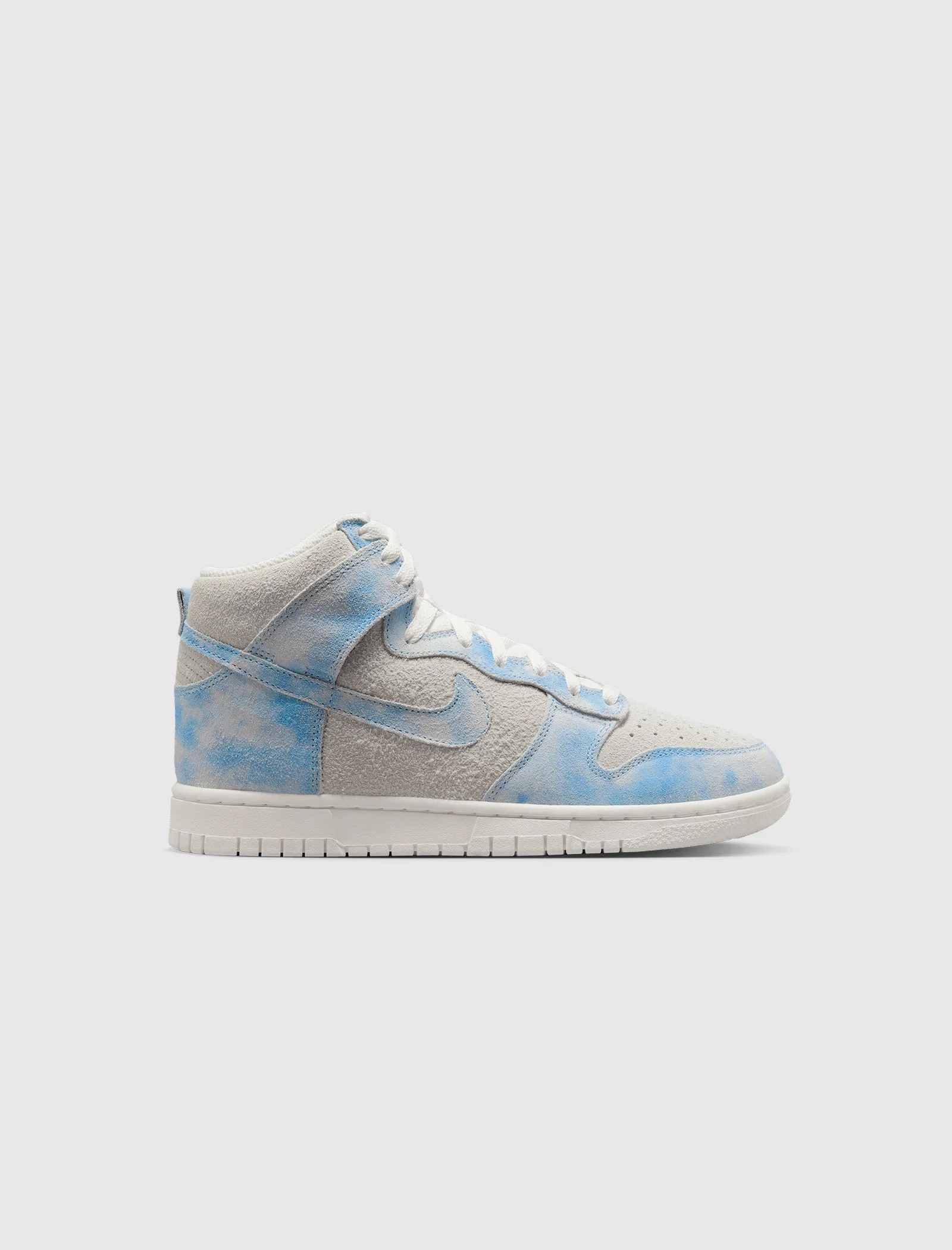 WOMEN'S NIKE DUNK HIGH SE "CLOUDS" Short Trip