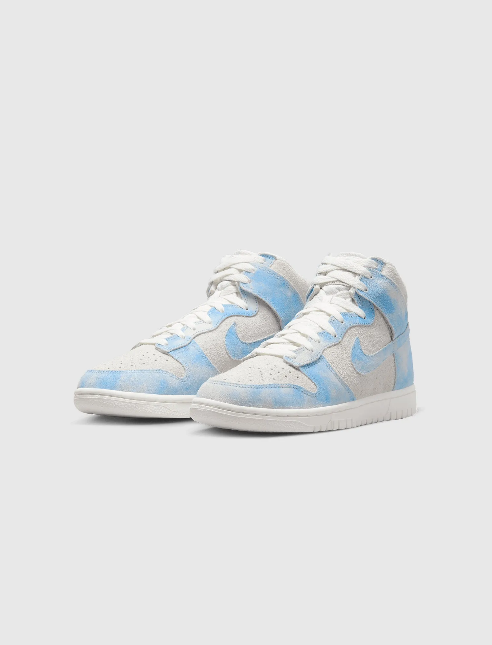 All Day Travel Light Anti Odor Outdoor Explorers WOMEN'S NIKE DUNK HIGH SE "CLOUDS"