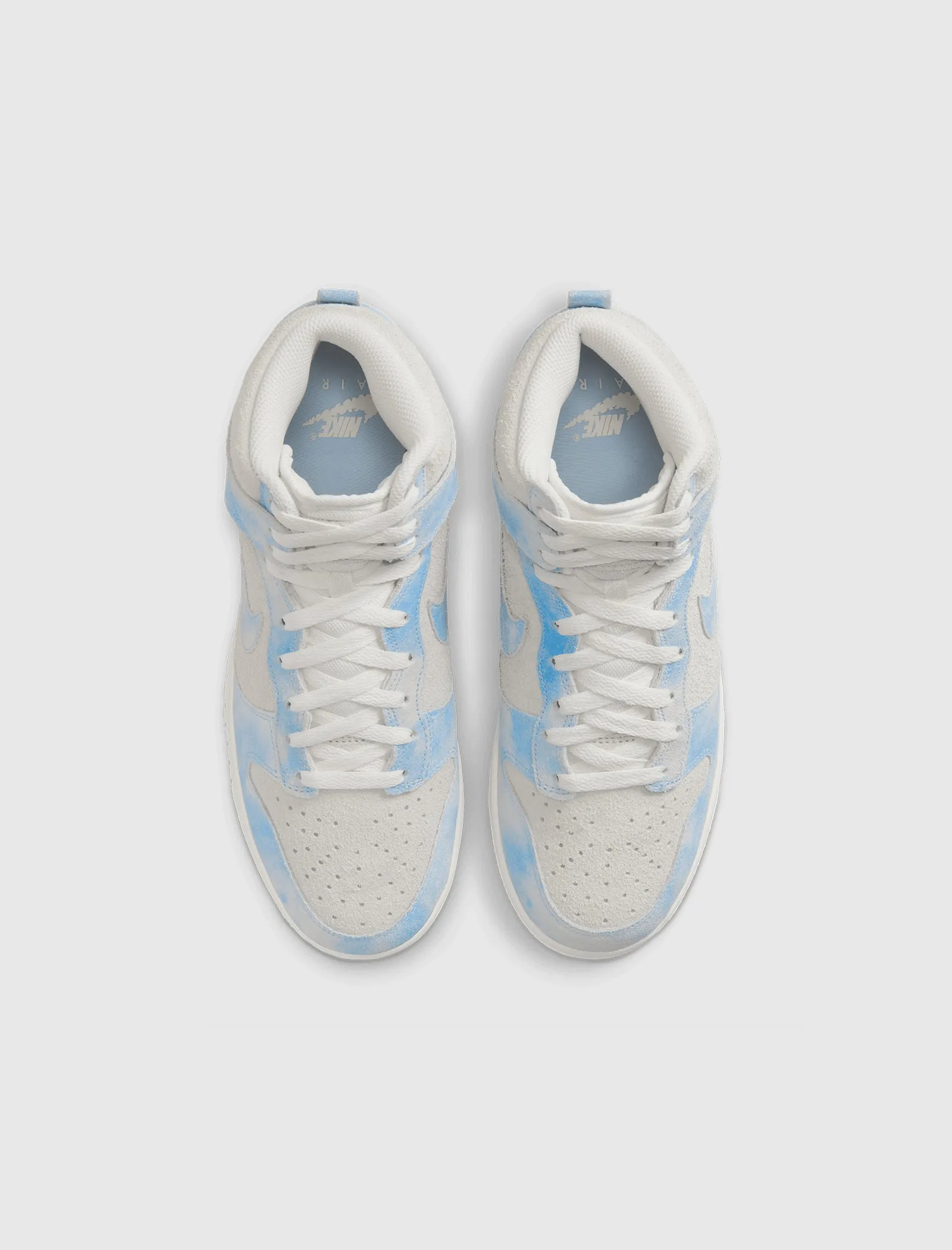 WOMEN'S NIKE DUNK HIGH SE "CLOUDS" Grip Strong