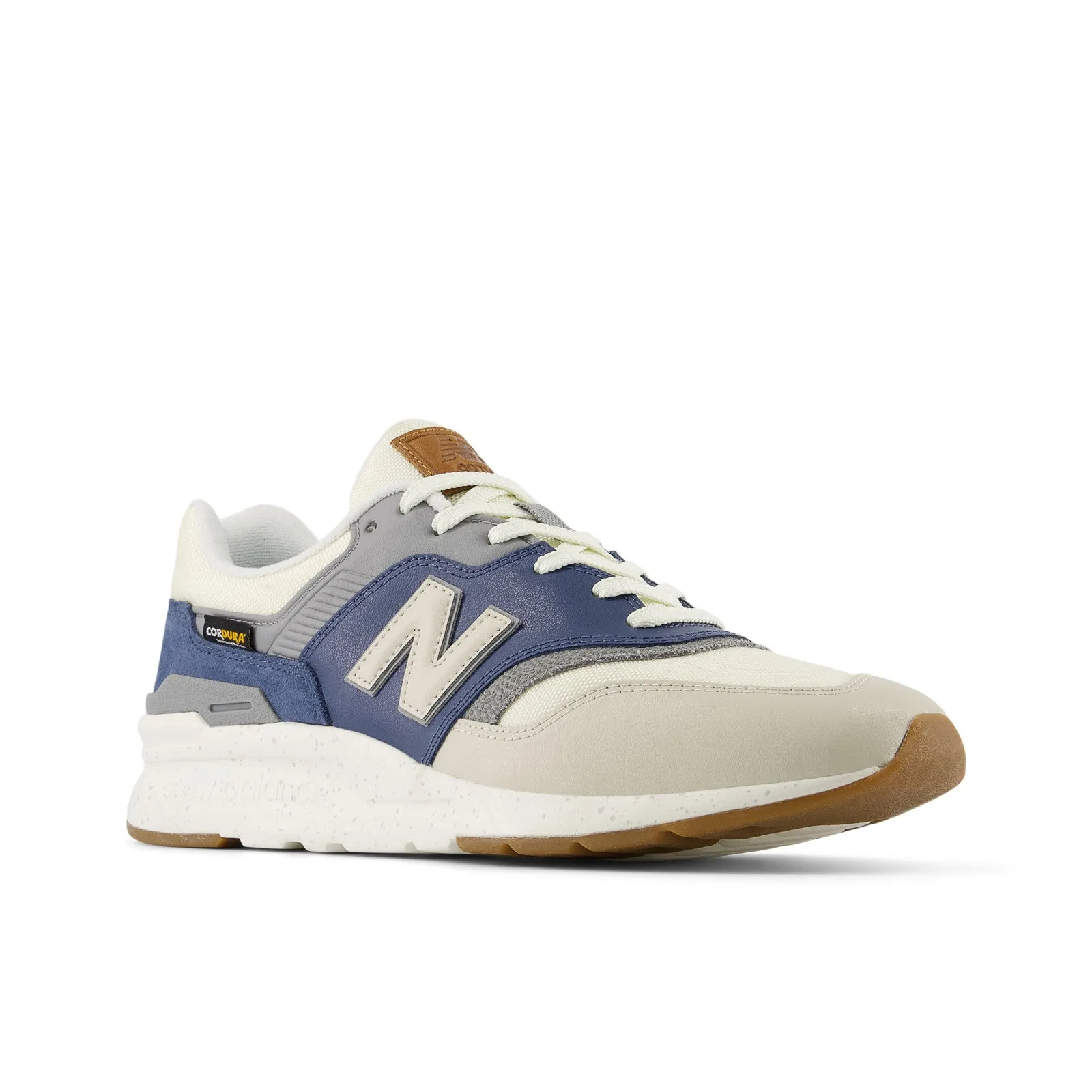 running in a frozen lake area shoes NEW BALANCE CM997HZO